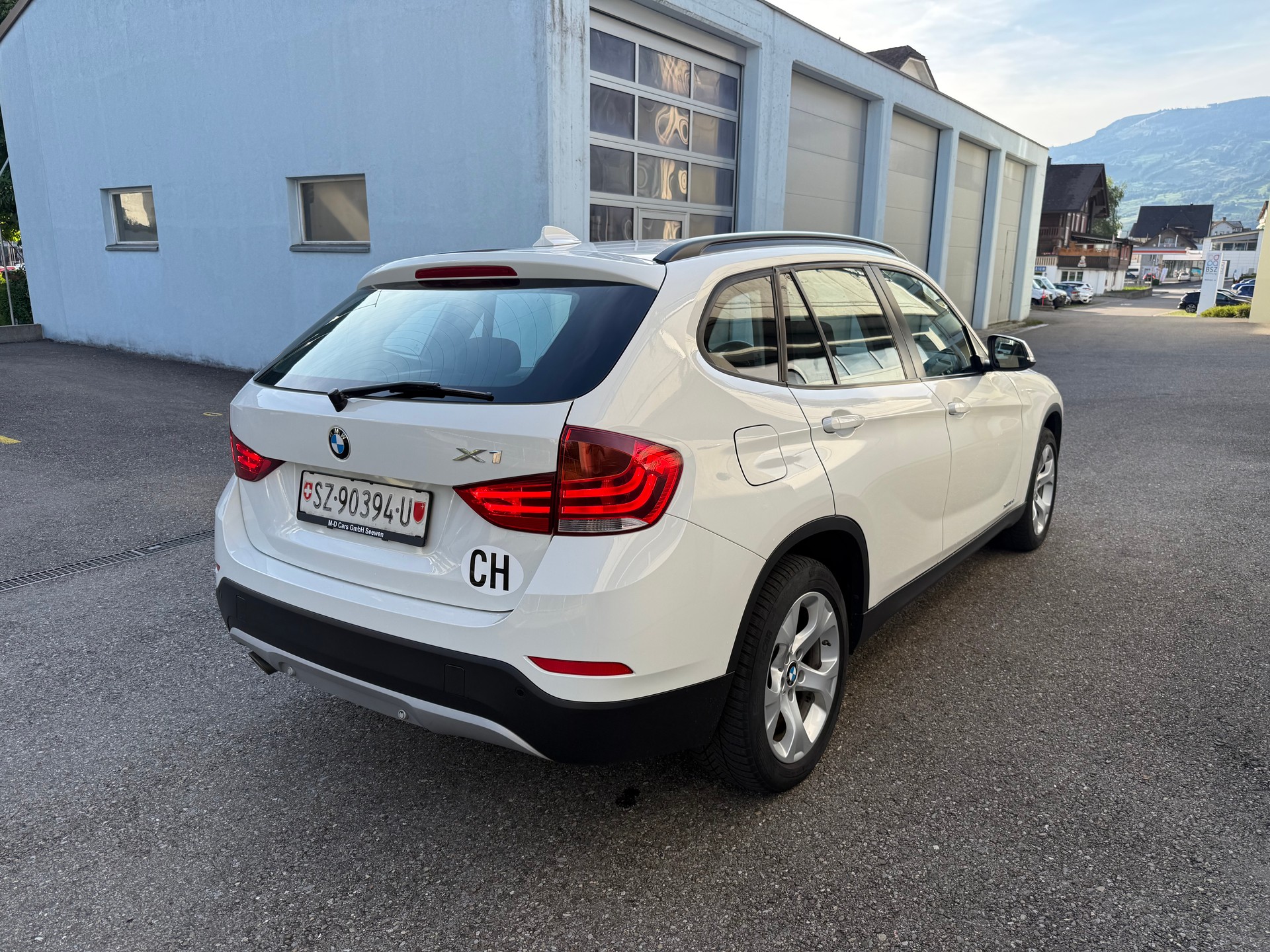 BMW X1 xDrive 18d-showroom-element-3