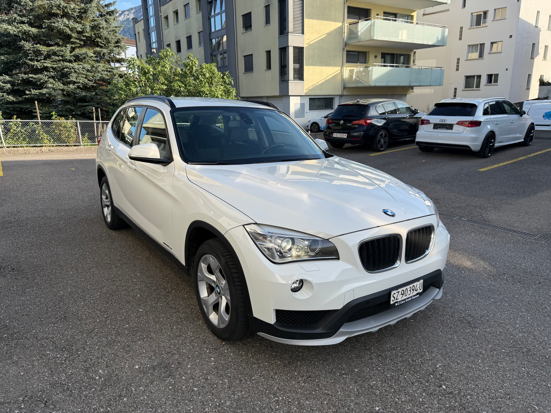 BMW X1 xDrive 18d-showroom-element-2