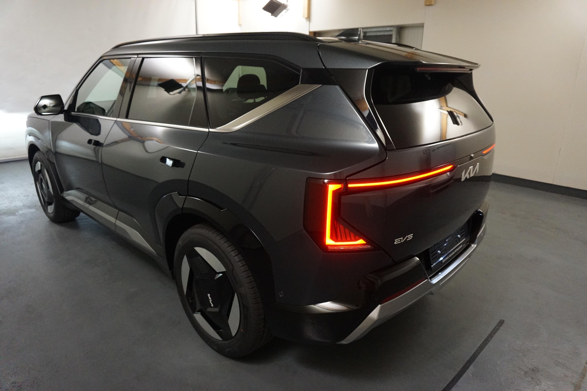 KIA EV5 81 kWh Earth 4x4-image-4