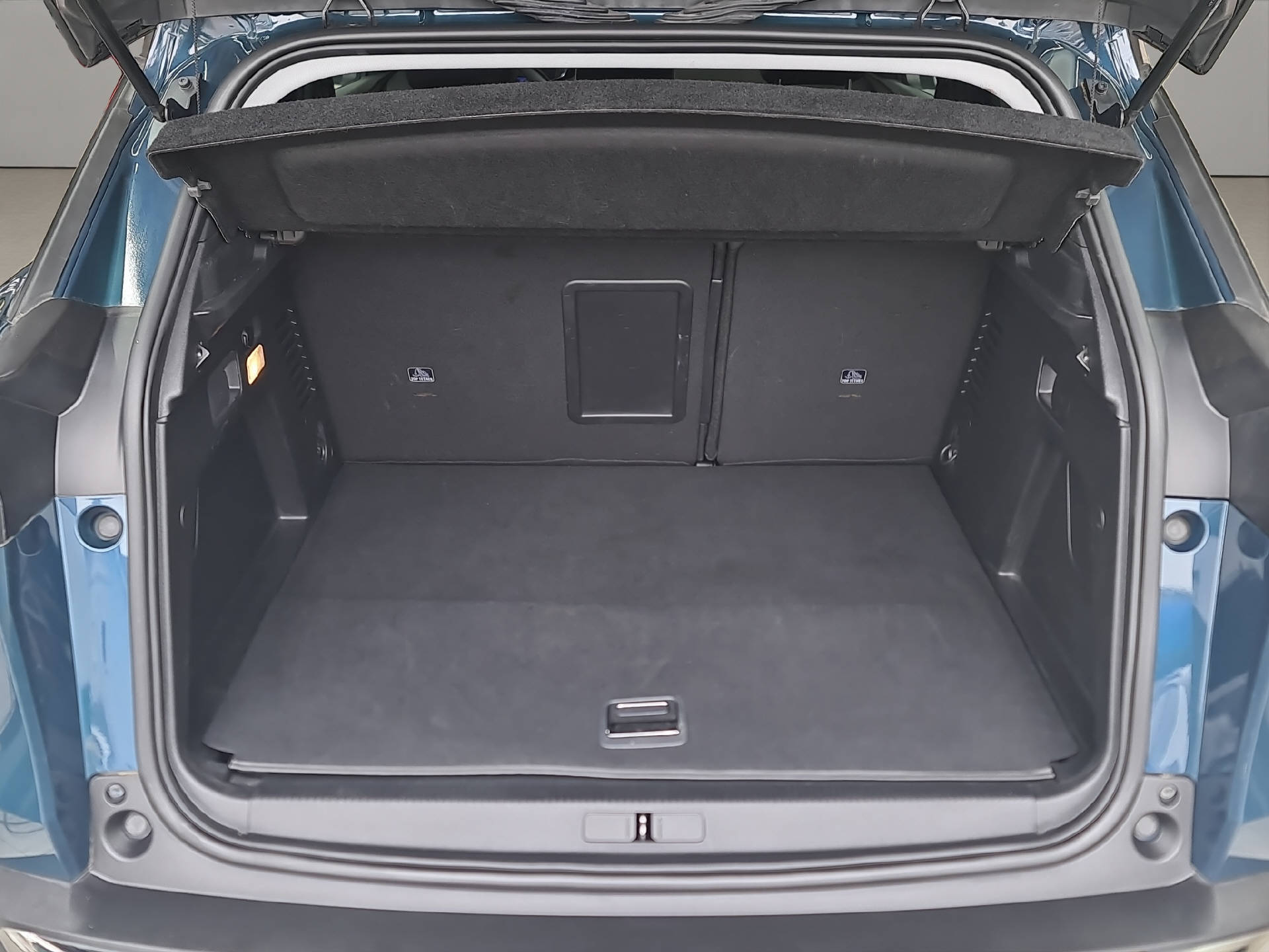 PEUGEOT 308 1.2 Hybrid Allure-image-12