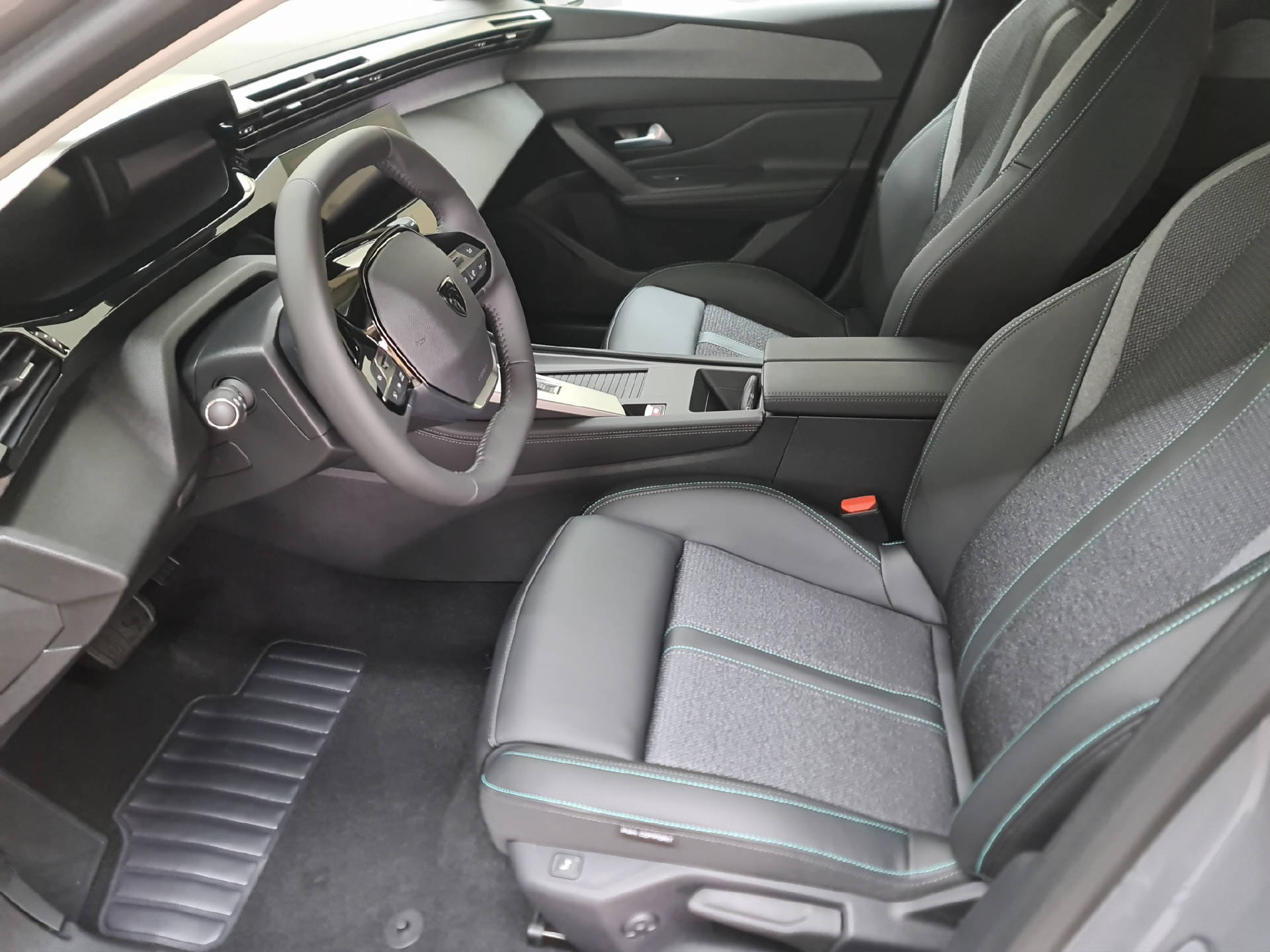 PEUGEOT 308 1.2 Hybrid Allure-image-5