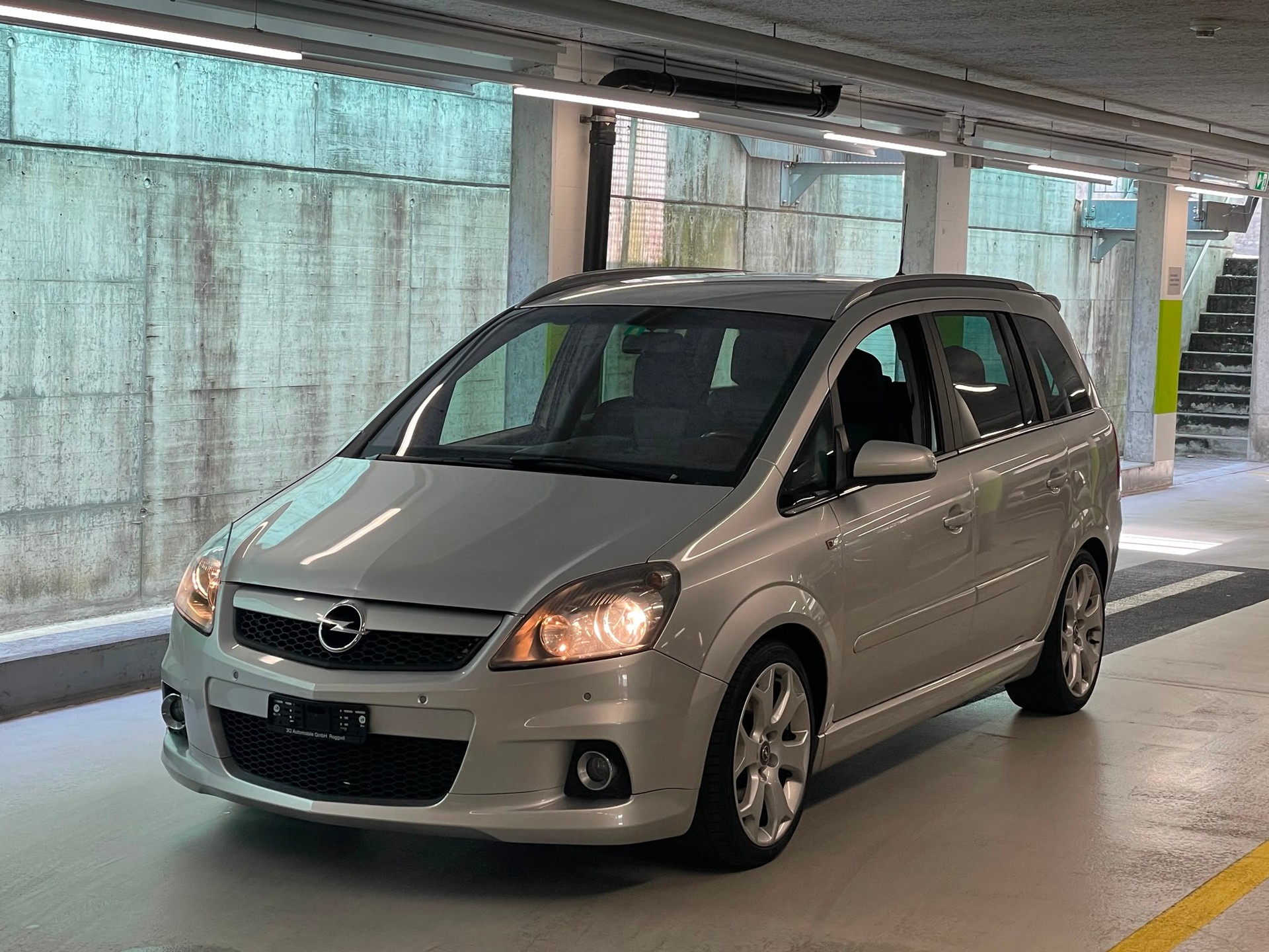 OPEL Zafira 2.0i 16V Turbo OPC // MFK NEU-showroom-element-1
