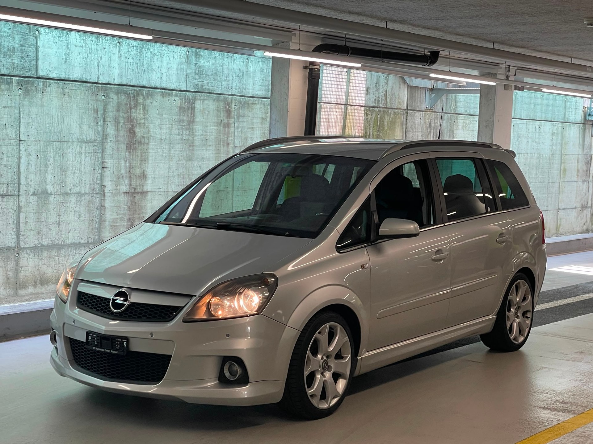 OPEL Zafira 2.0i 16V Turbo OPC // MFK NEU-showroom-element-2