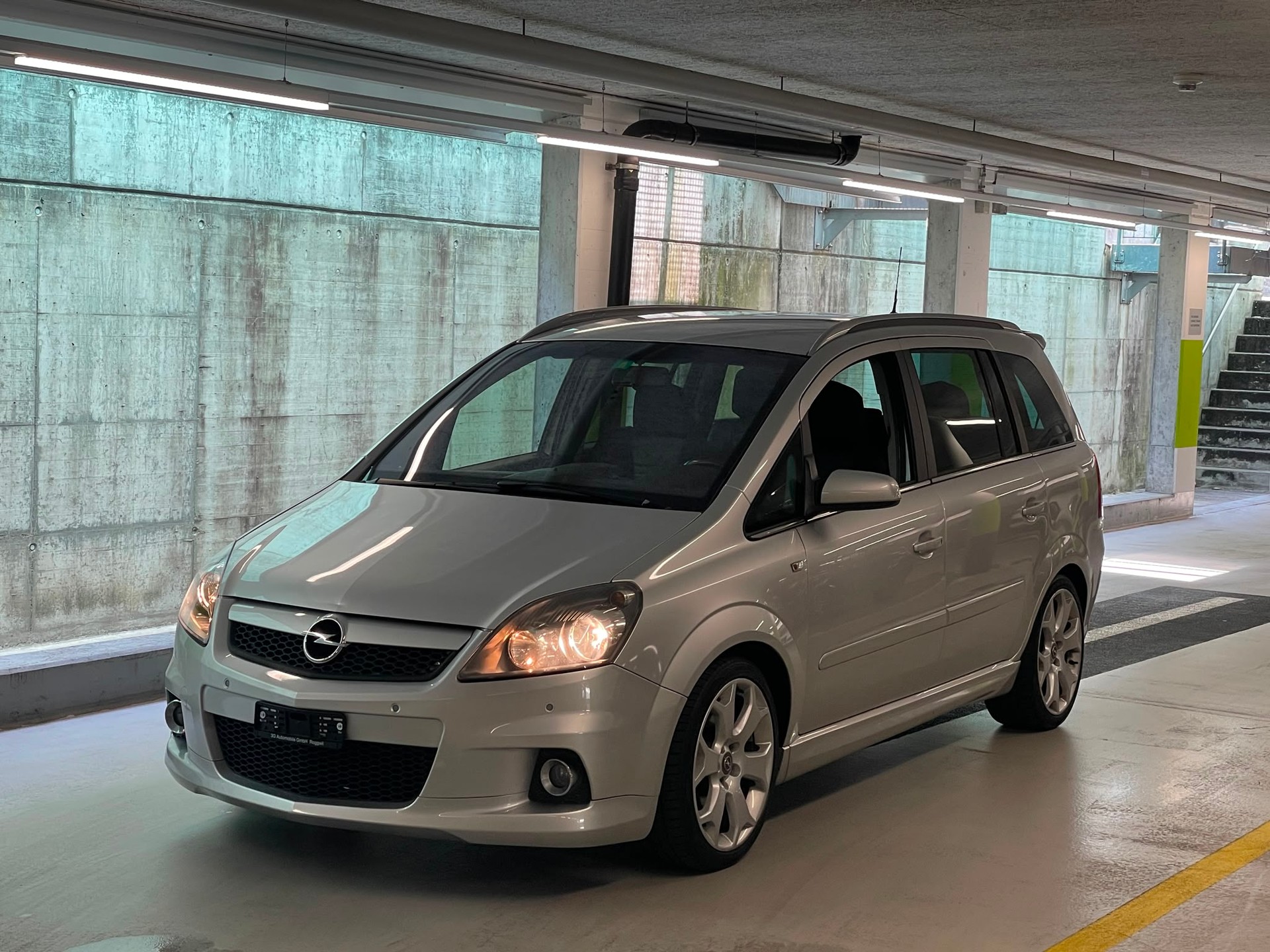 OPEL Zafira 2.0i 16V Turbo OPC // MFK NEU-showroom-element-3
