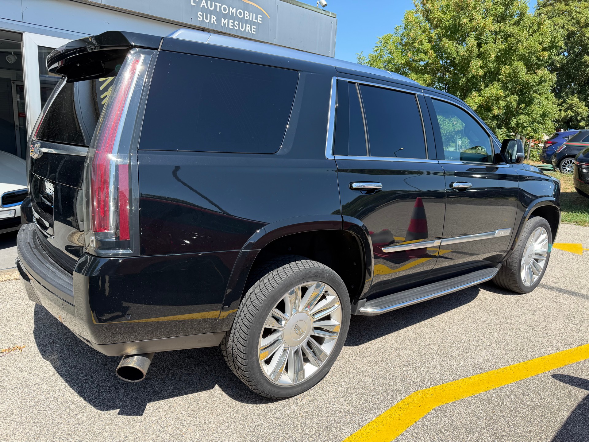 CADILLAC Escalade 6.2 ESV Platinum Automatic-showroom-element-2