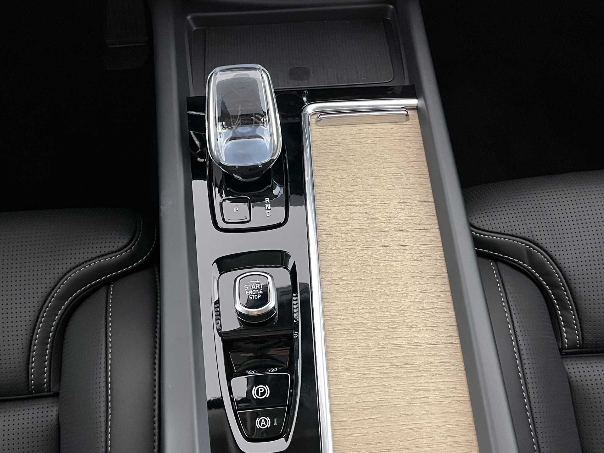 VOLVO XC60 2.0 T8 TE Ultra Dark eAWD-image-14