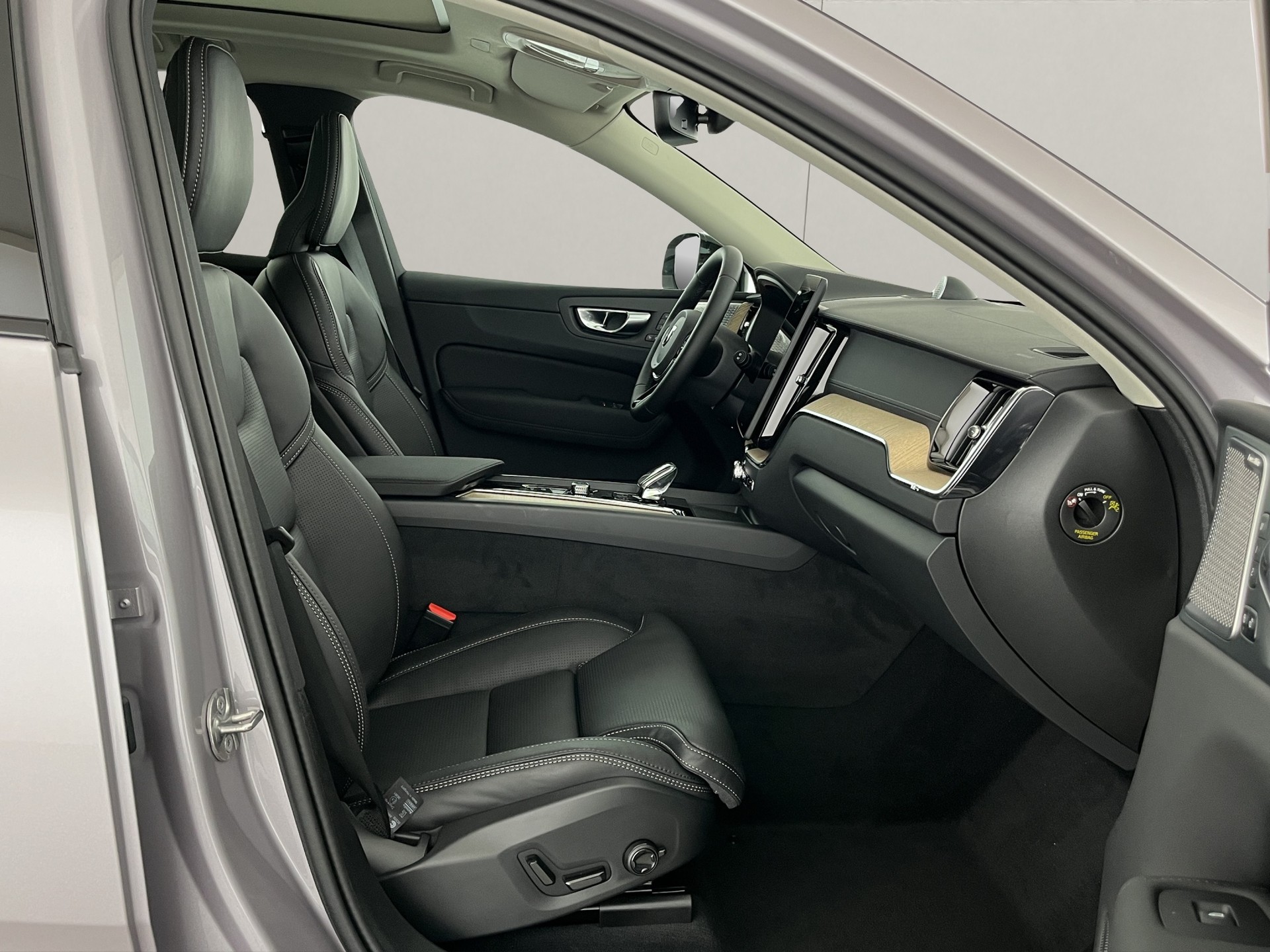 VOLVO XC60 2.0 T8 TE Ultra Dark eAWD-image-13