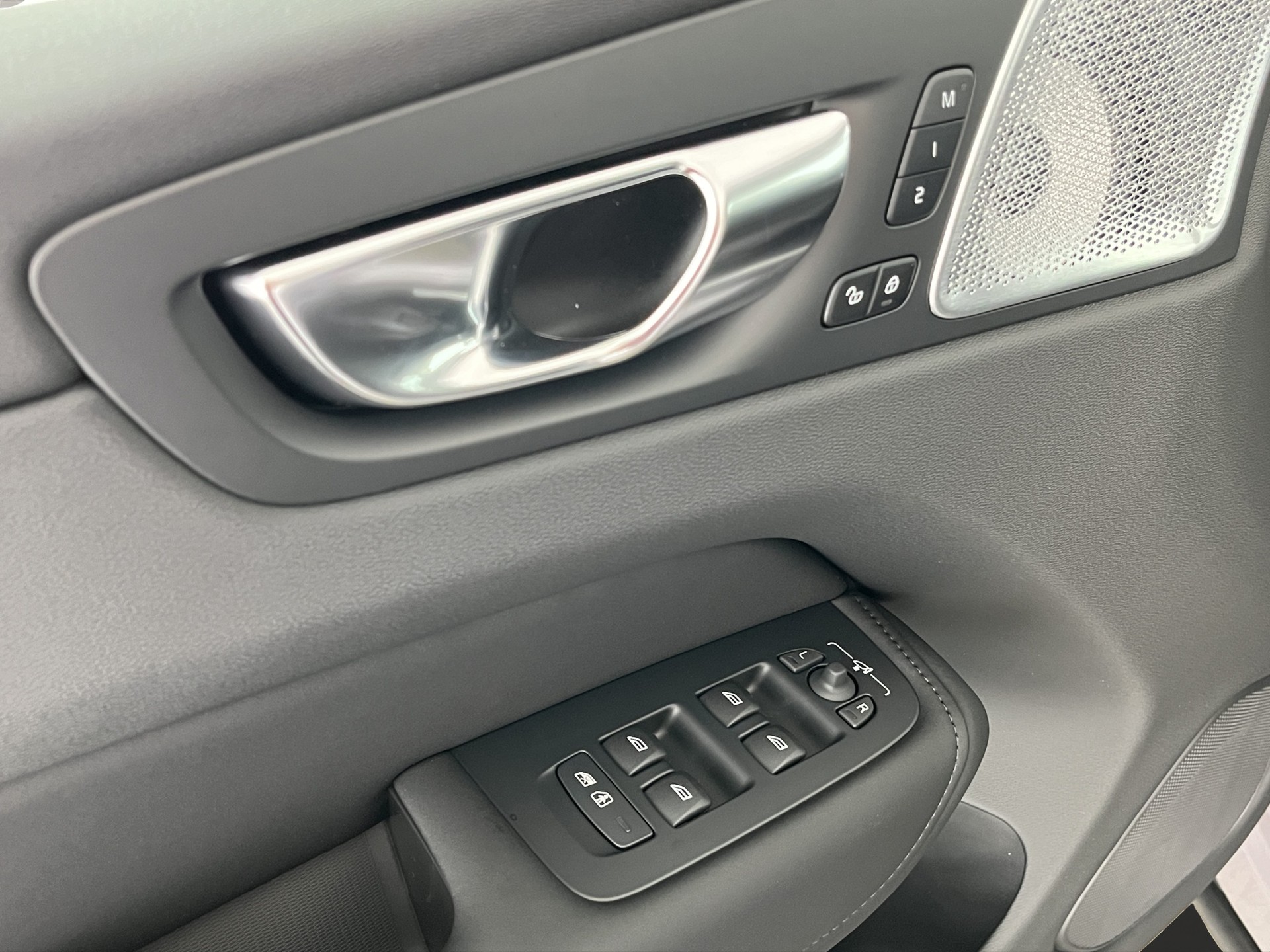 VOLVO XC60 2.0 T8 TE Ultra Dark eAWD-image-11