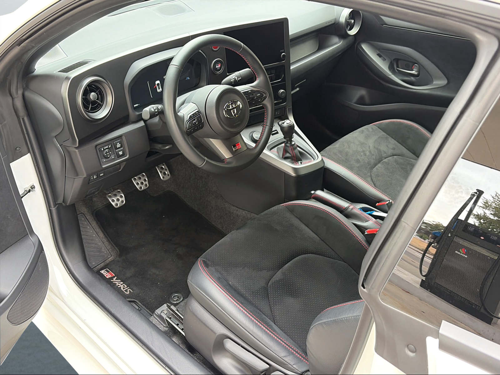 TOYOTA Yaris 1.6 GR Sport-showroom-element-1