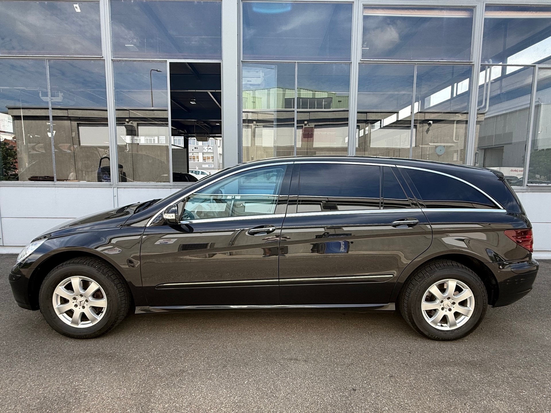 MERCEDES-BENZ R 350 L 4Matic 7G-Tronic *Frisch ab MFK *Tempomat *Leder/Alcantara *Zwei Schlüssel mit Fernbedienung *Veloträger-image-5