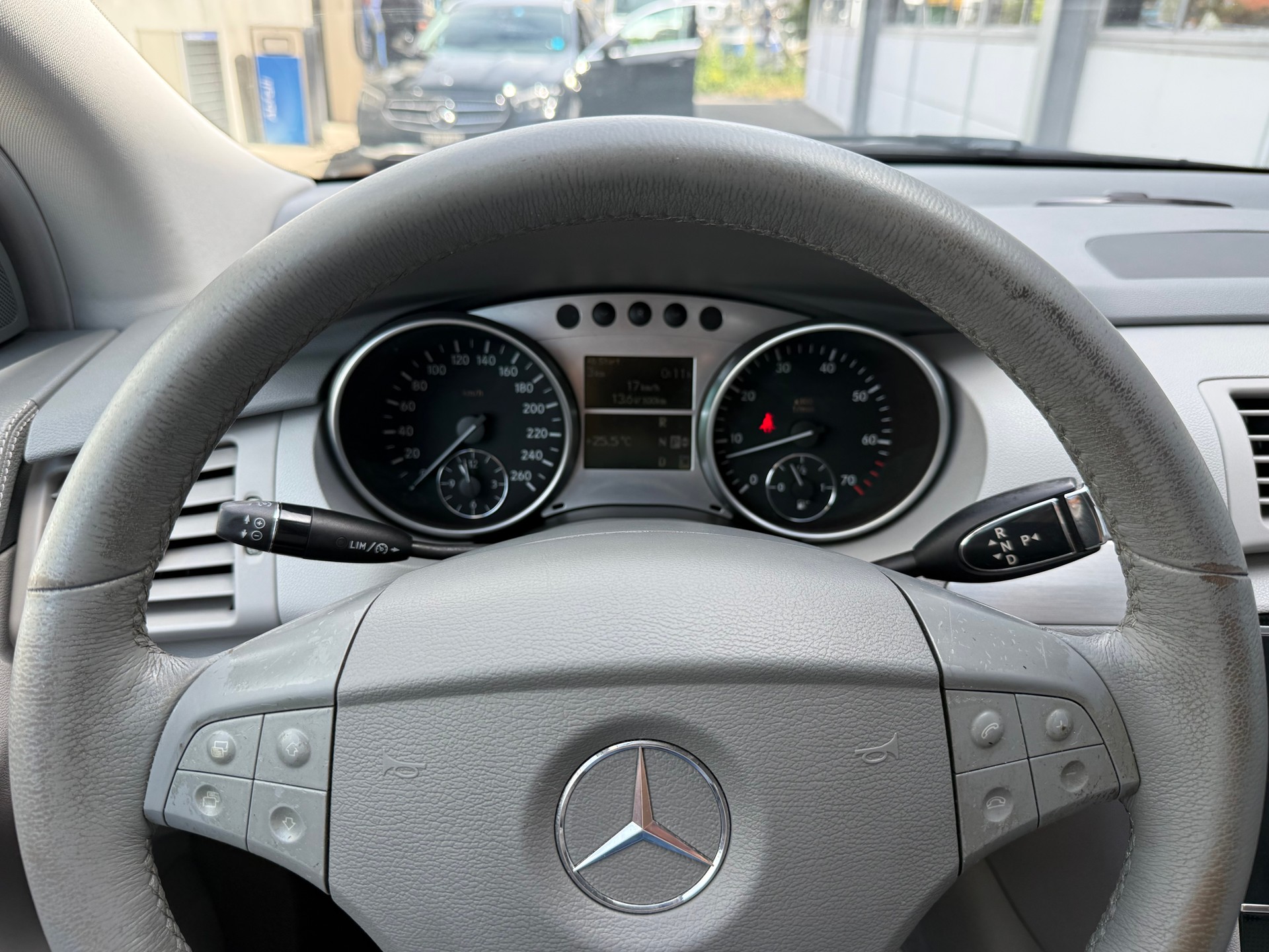 MERCEDES-BENZ R 350 L 4Matic 7G-Tronic *Frisch ab MFK *Tempomat *Leder/Alcantara *Zwei Schlüssel mit Fernbedienung *Veloträger-image-8
