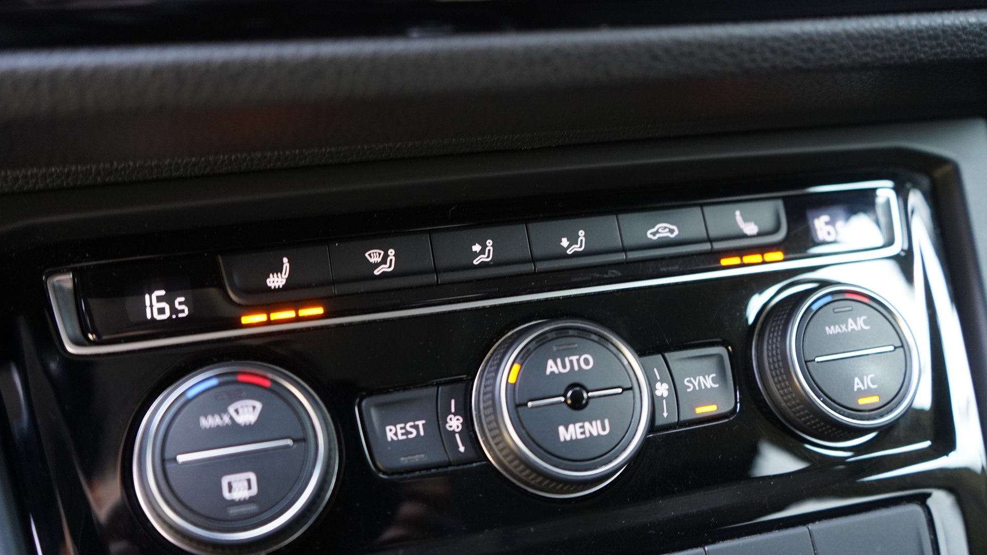 VW Touran 1.4 TSI BlueMotion Technology Trendline DSG-image-11