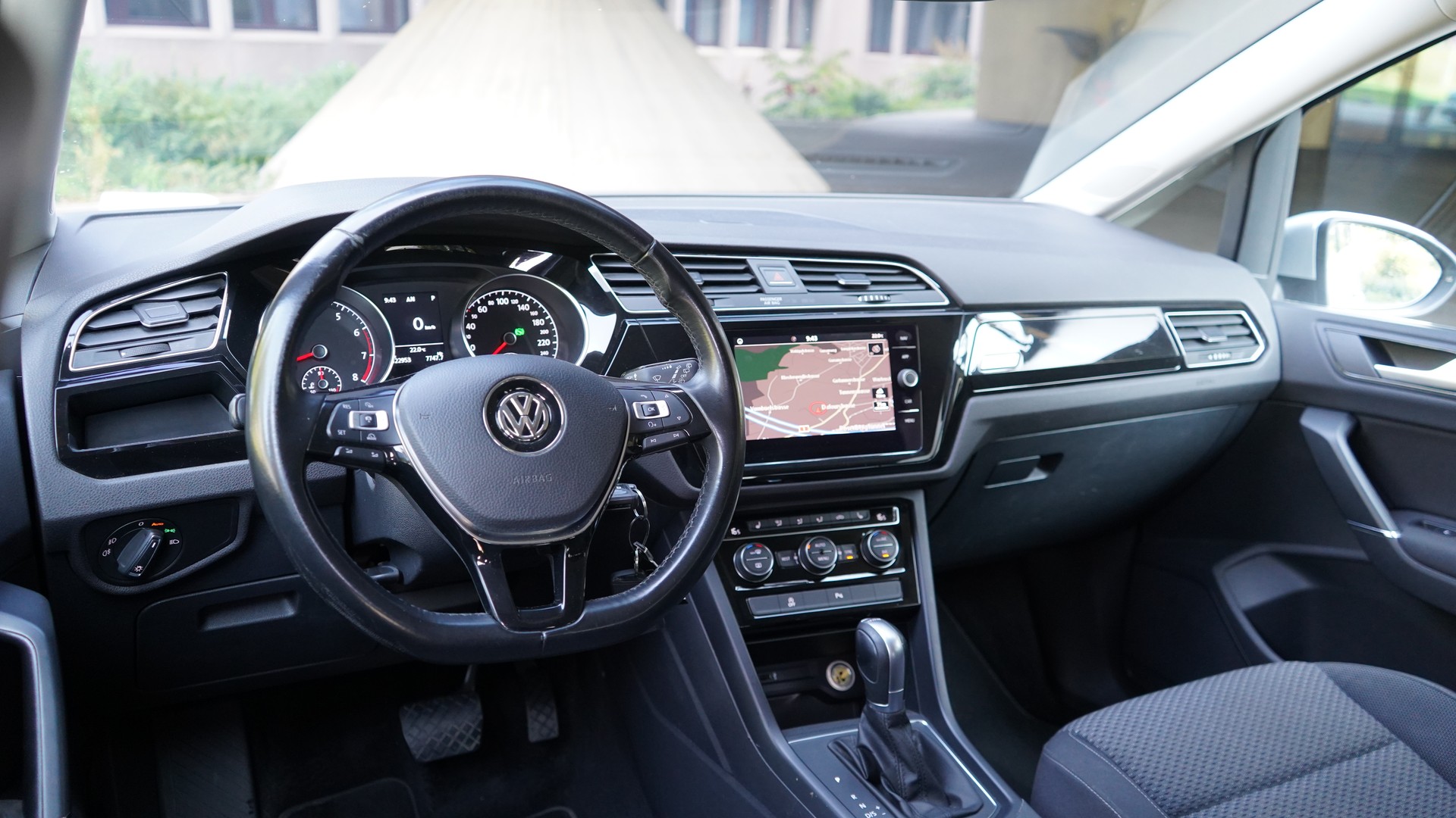 VW Touran 1.4 TSI BlueMotion Technology Trendline DSG-image-9