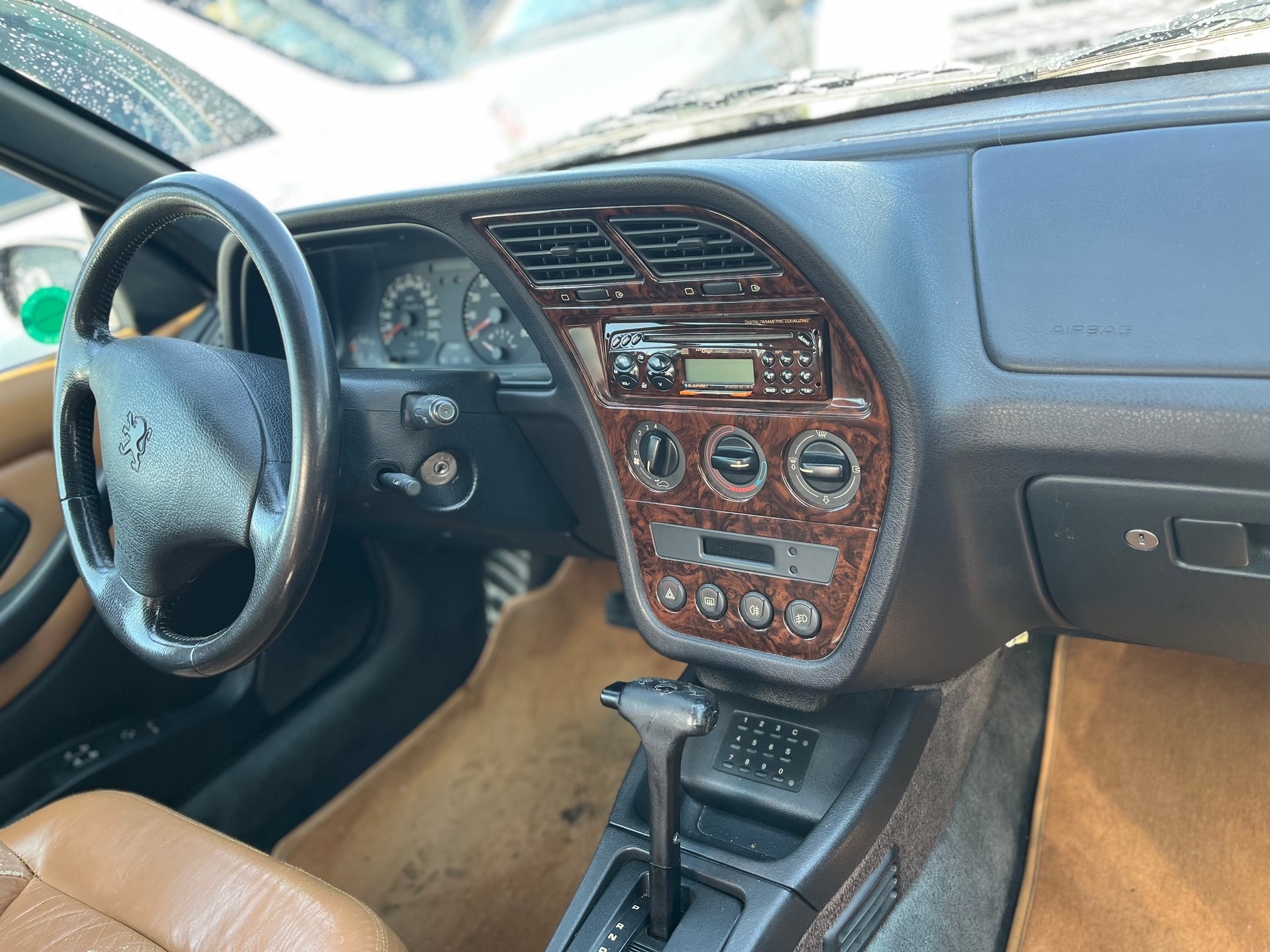 PEUGEOT Automat Cabriolet 2,0i Swiss mit elektrische Dach-image-10