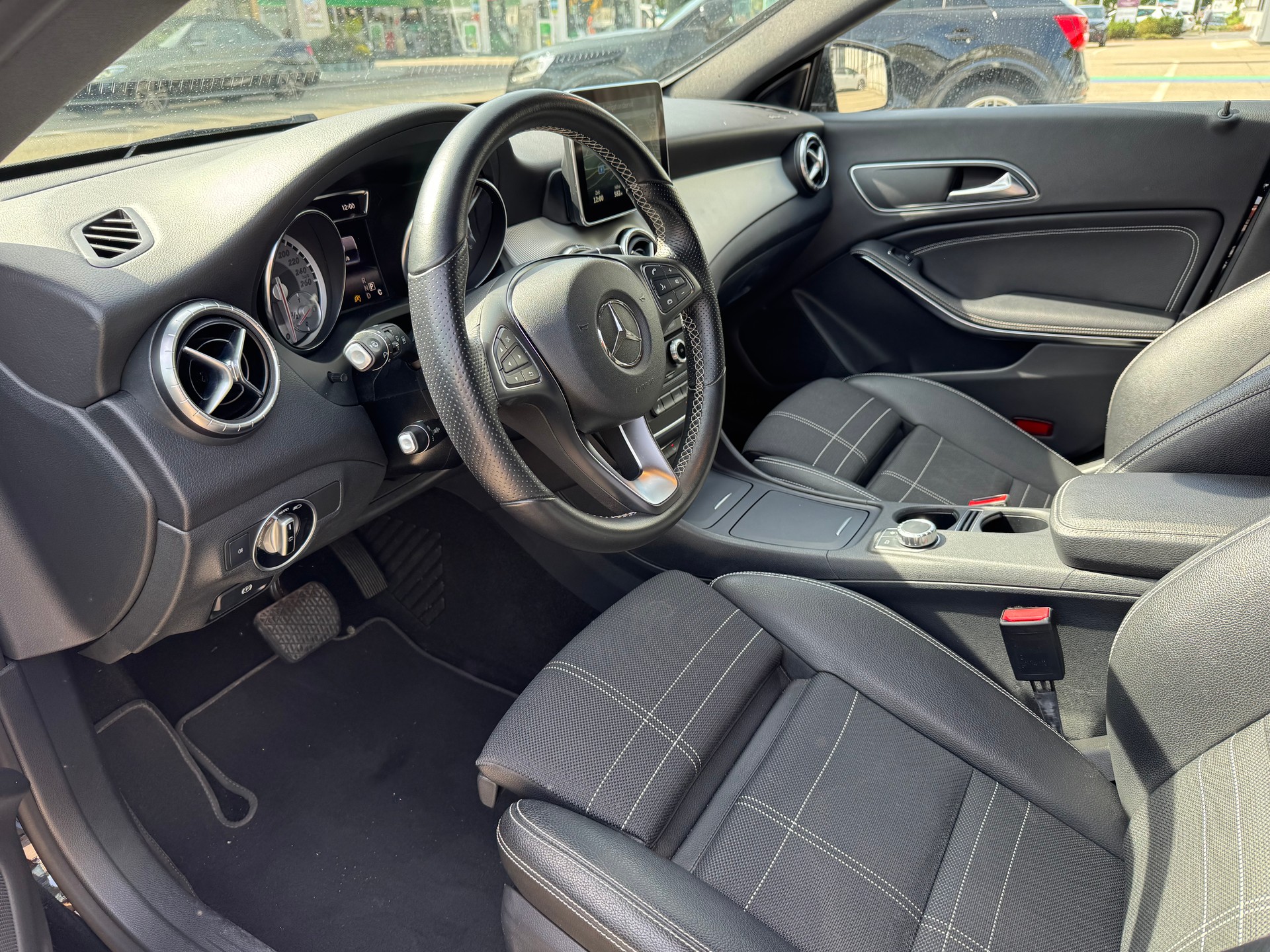 MERCEDES-BENZ CLA Shooting Brake 200 Night Star 7G-DCT-image-8