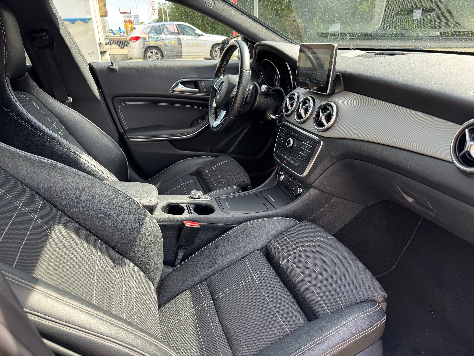MERCEDES-BENZ CLA Shooting Brake 200 Night Star 7G-DCT-image-9
