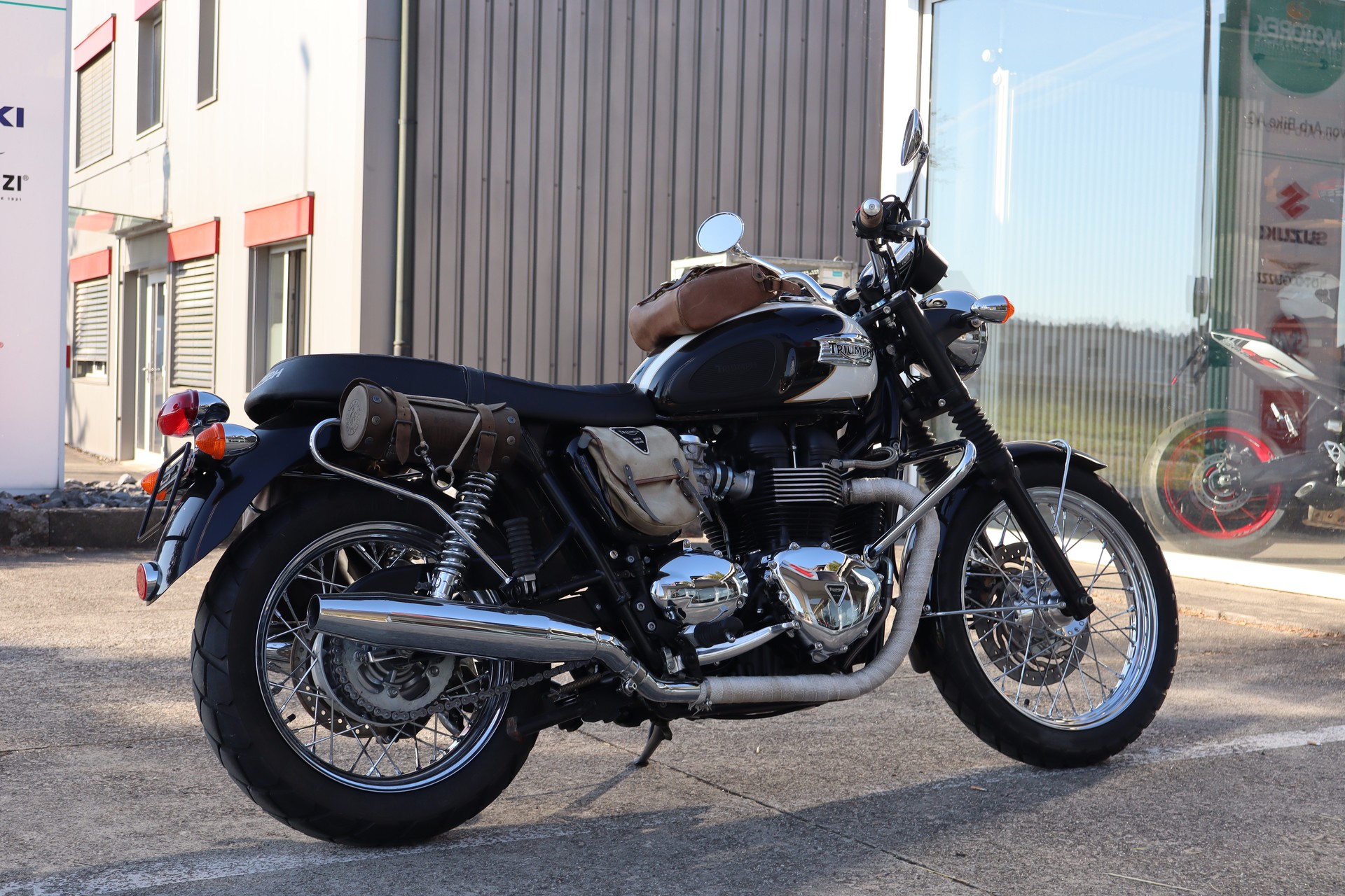 TRIUMPH Bonneville 900 i T 100-image-2
