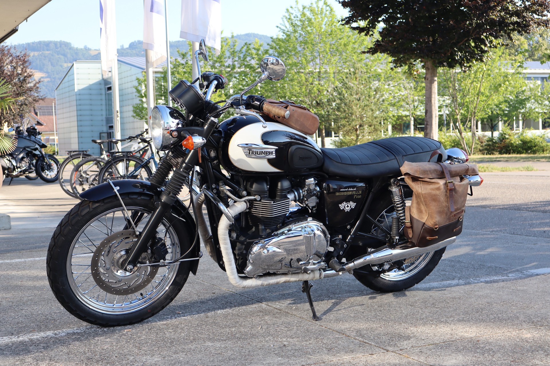 TRIUMPH Bonneville 900 i T 100-image-4