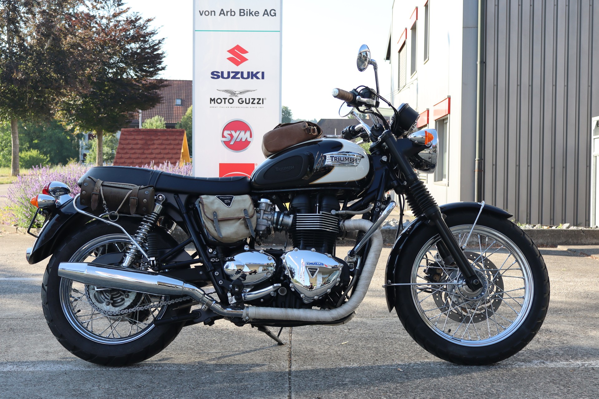 TRIUMPH Bonneville 900 i T 100-image-0