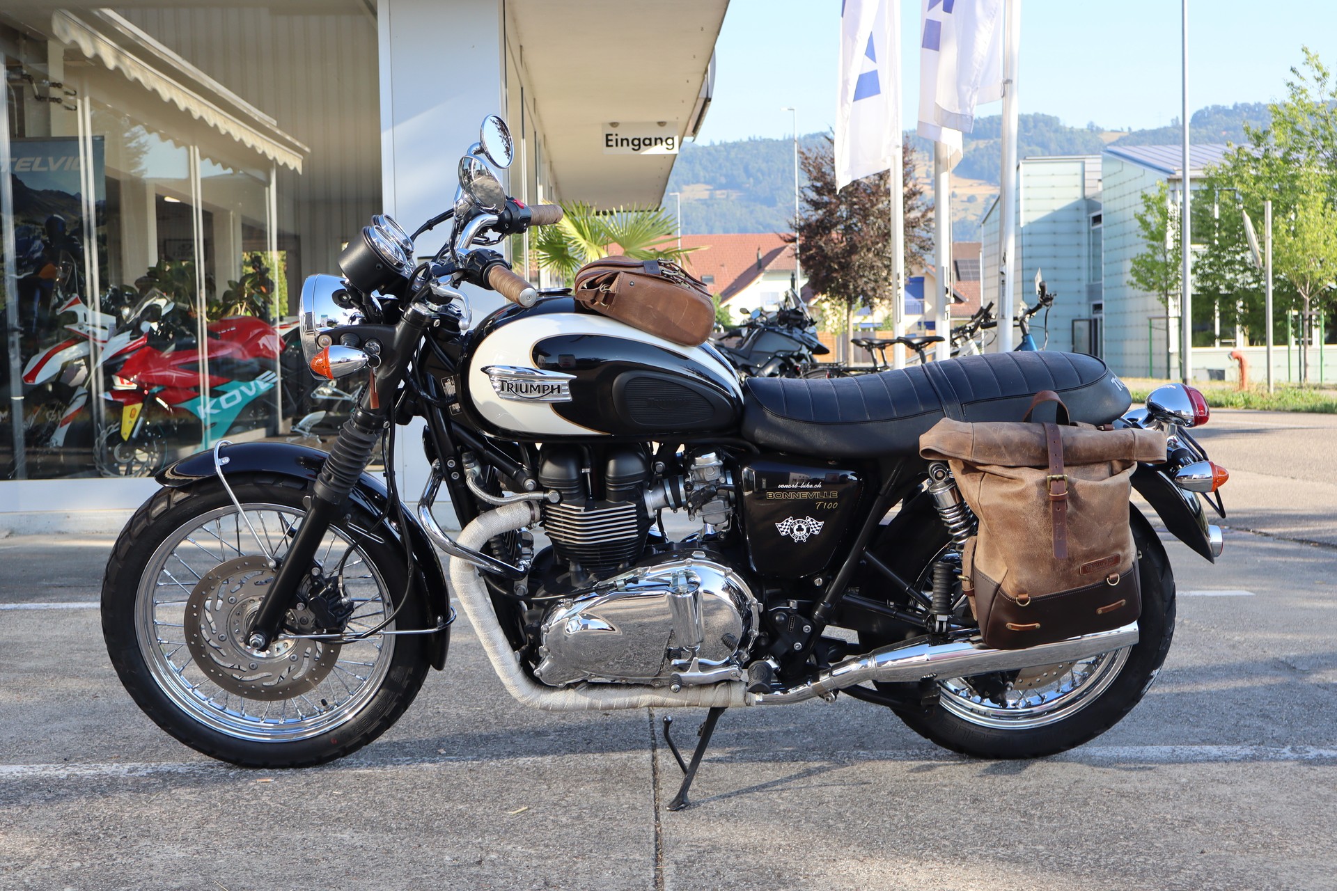 TRIUMPH Bonneville 900 i T 100-image-3