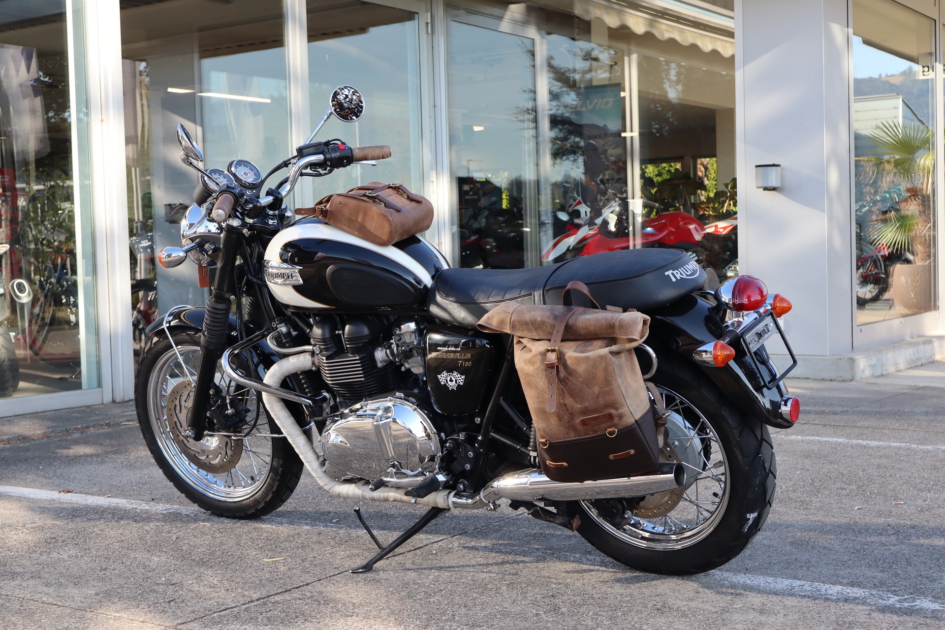 TRIUMPH Bonneville 900 i T 100-image-5