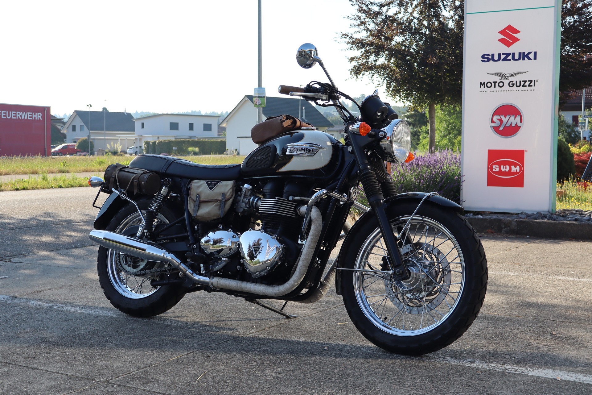 TRIUMPH Bonneville 900 i T 100-image-1
