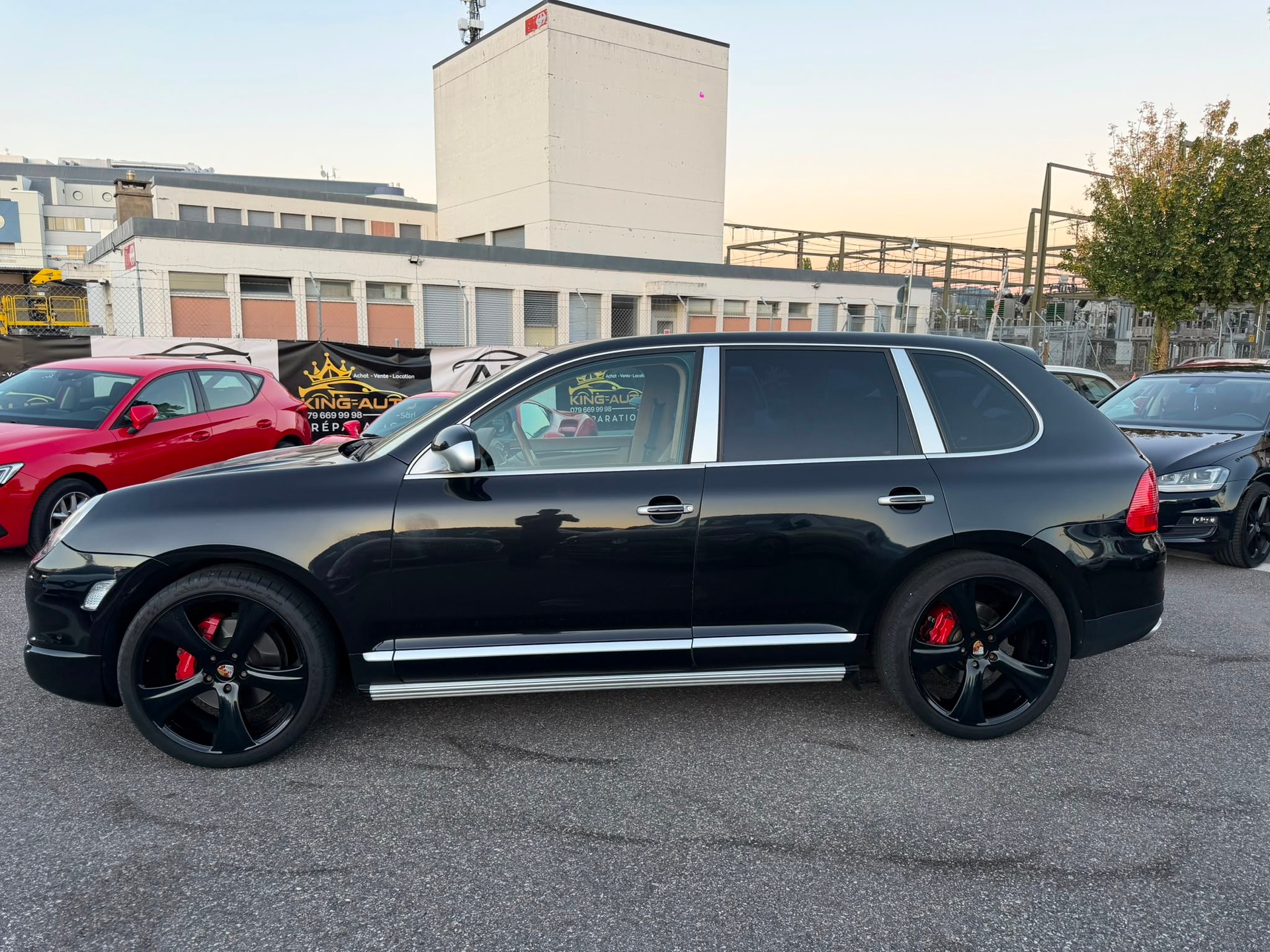 PORSCHE Cayenne Turbo-showroom-element-2