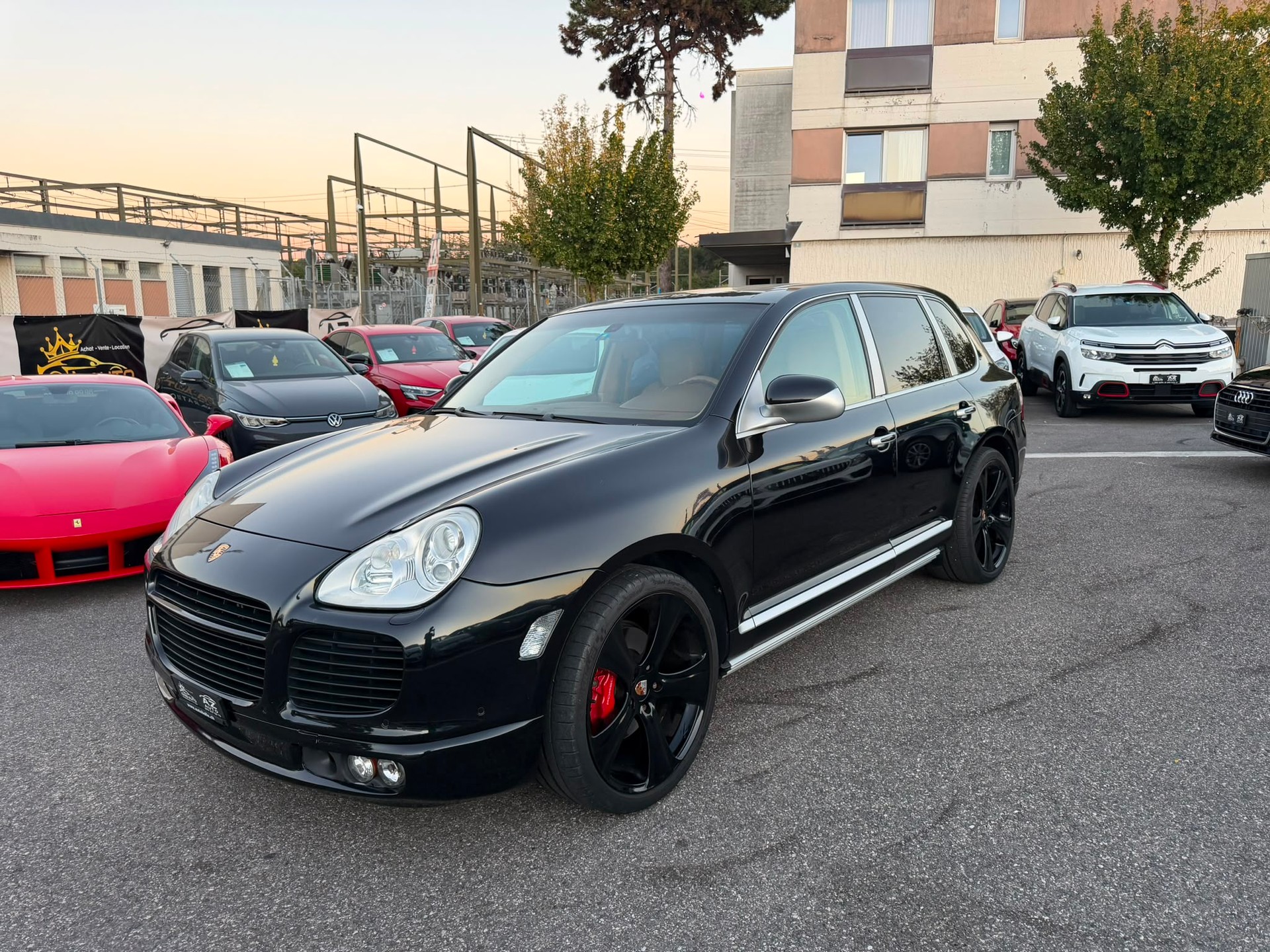 PORSCHE Cayenne Turbo-showroom-element-1