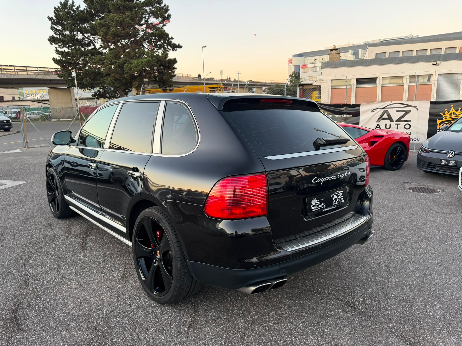 PORSCHE Cayenne Turbo-showroom-element-3