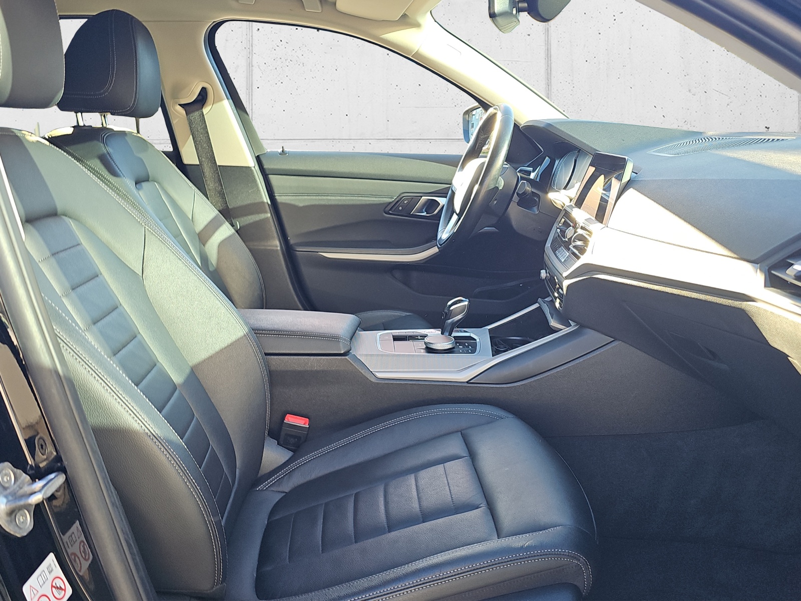 BMW 330e xDrive Steptronic-image-17