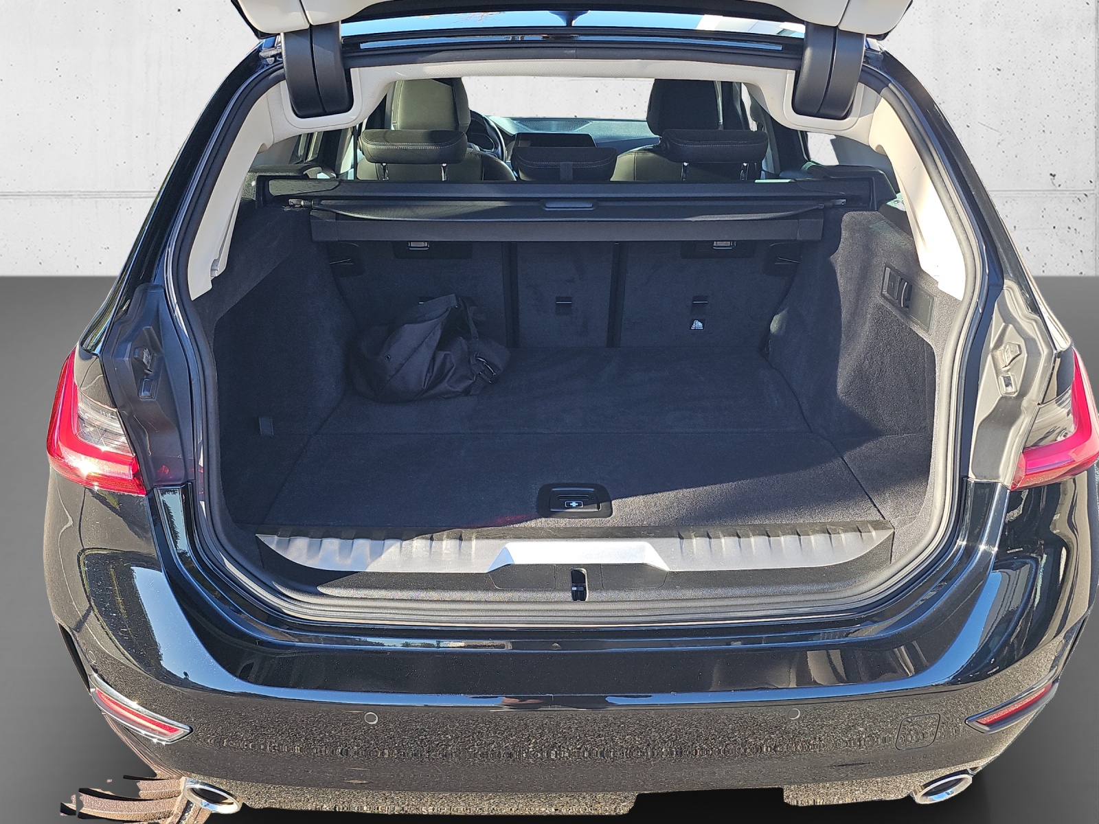 BMW 330e xDrive Steptronic-image-16