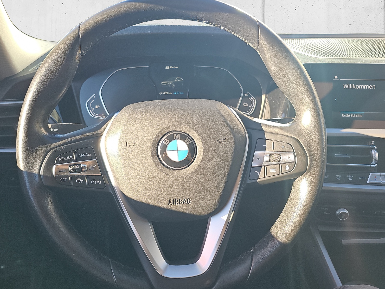 BMW 330e xDrive Steptronic-image-11
