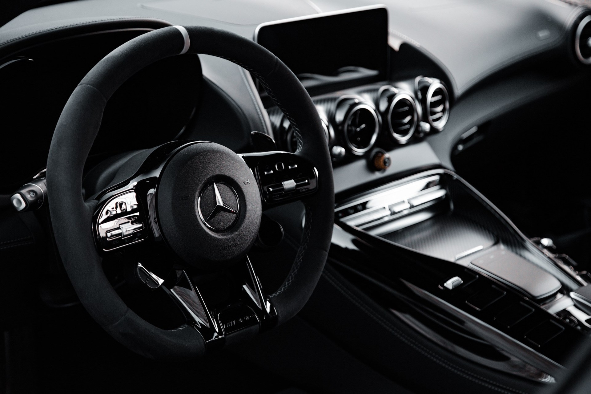 MERCEDES-BENZ AMG GT R Pro Speedshift DCT-image-17