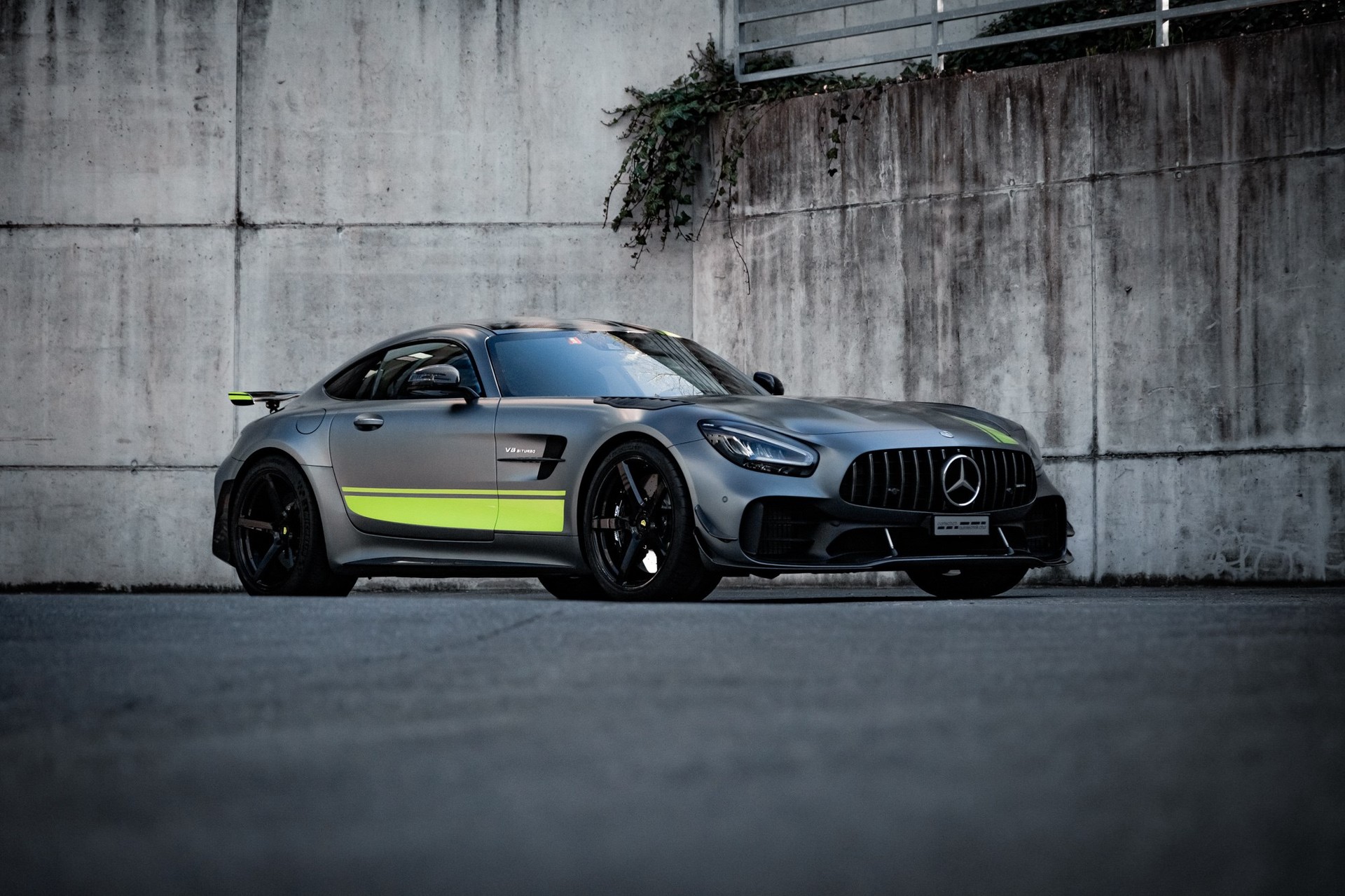 MERCEDES-BENZ AMG GT R Pro Speedshift DCT-image-21