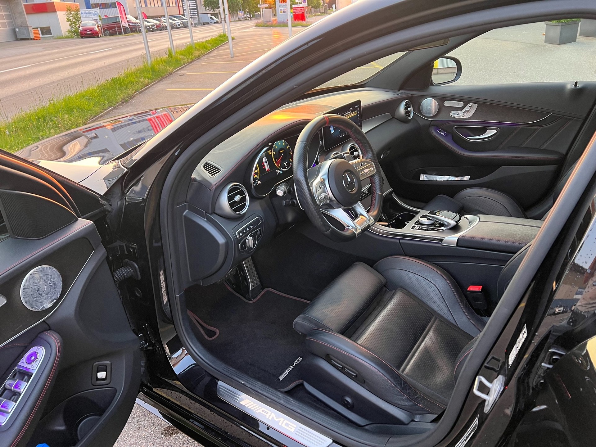MERCEDES-BENZ C 43 AMG 4Matic 9G-Tronic-image-4