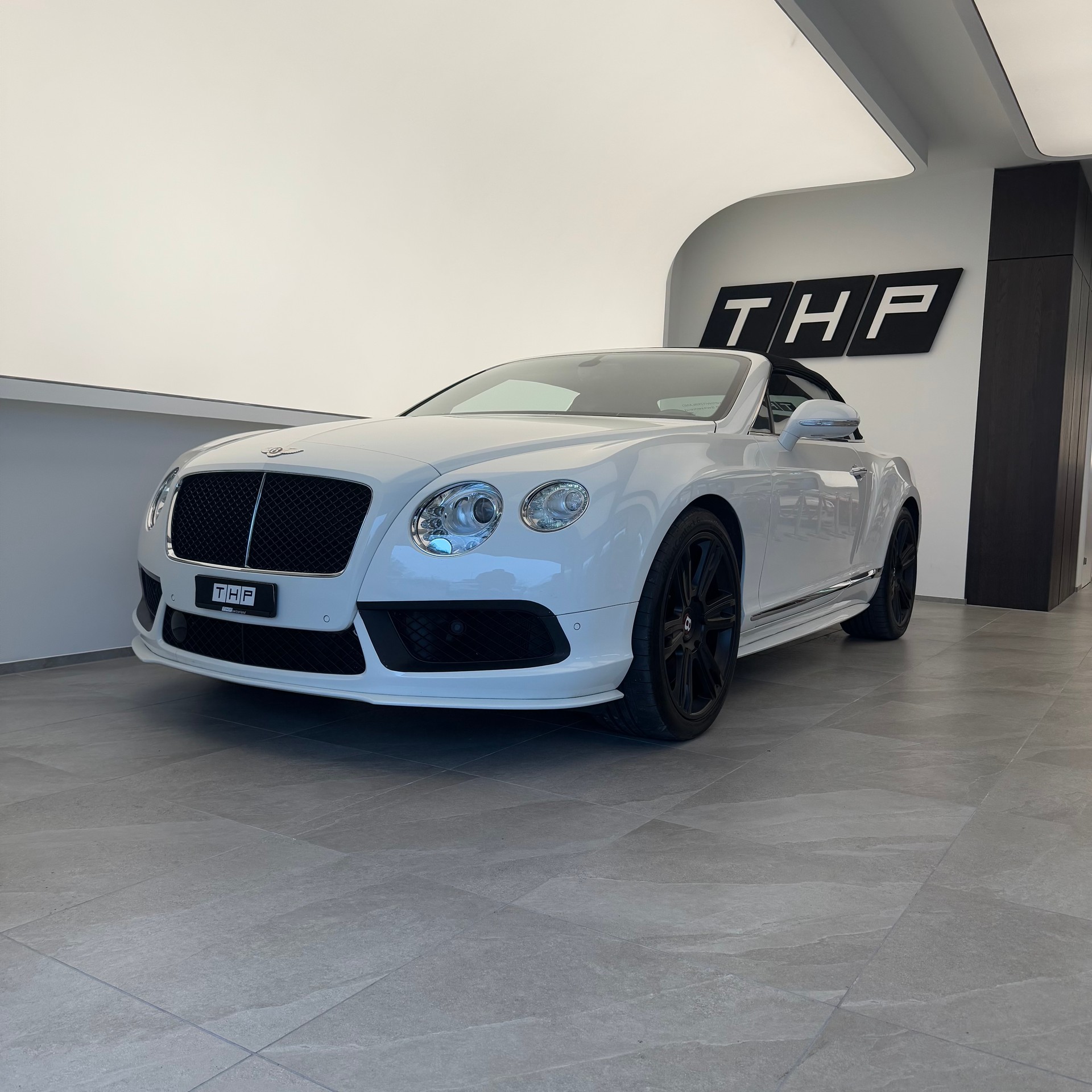 BENTLEY Continental GTC 4.0 V8 Aero Package-showroom-element-1