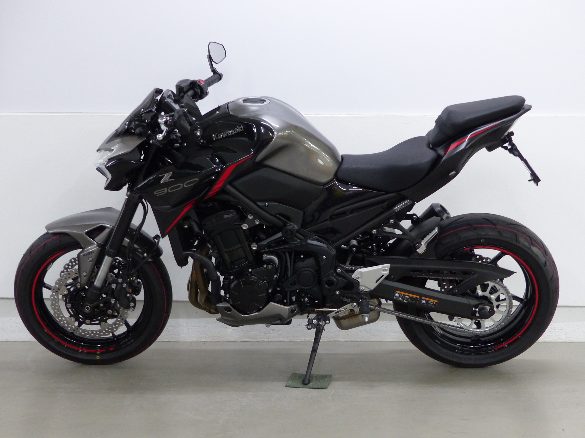 KAWASAKI Z 900 ABS MY24 mit Zubehör-image-6