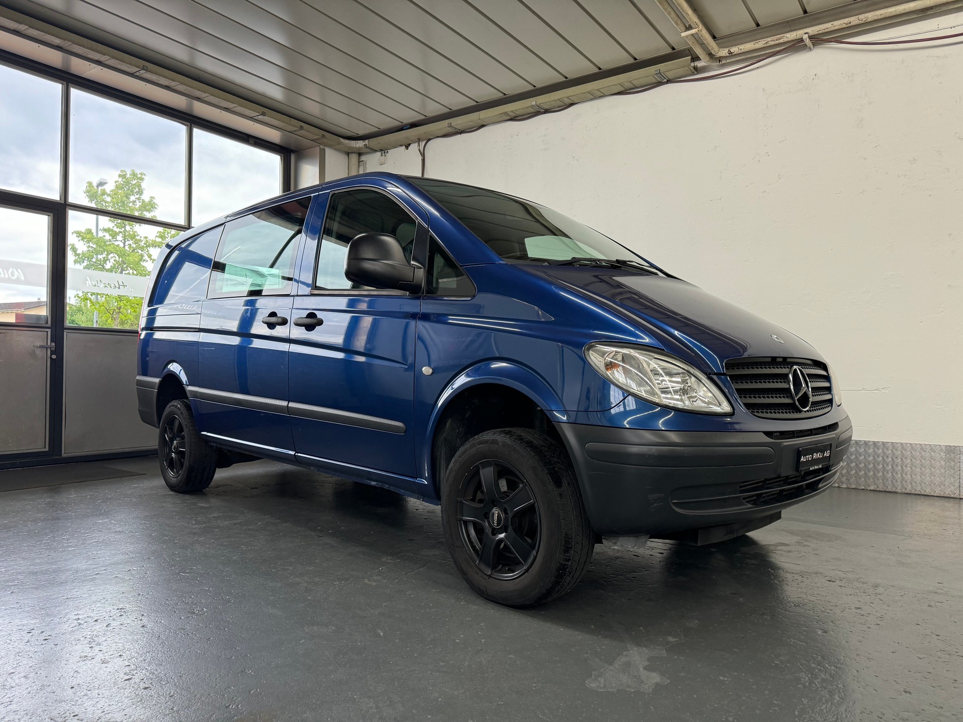 MERCEDES-BENZ Vito 115 CDI EL-showroom-element-1