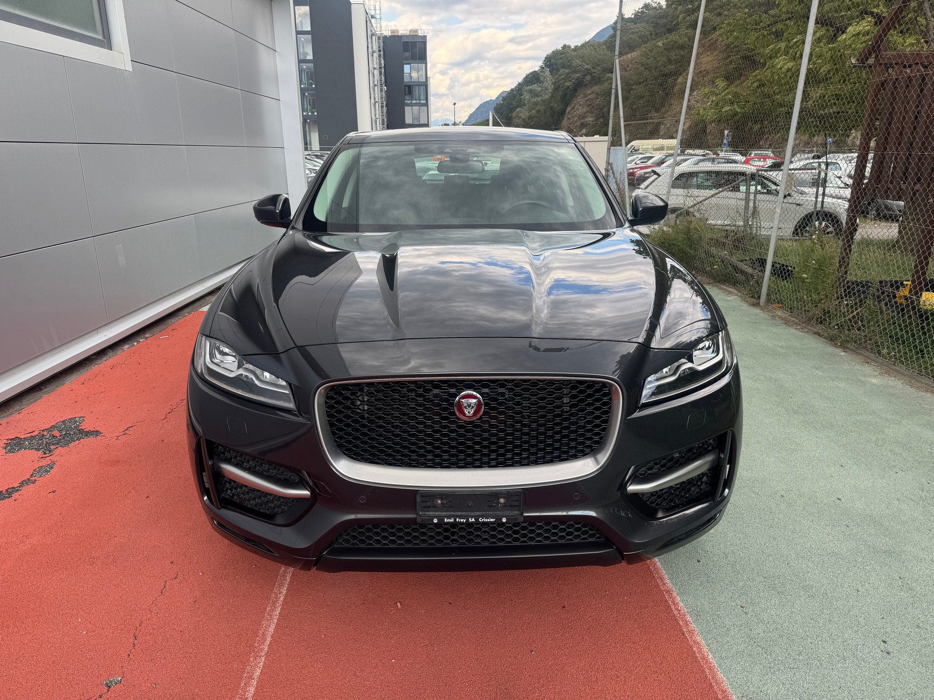 JAGUAR F-Pace 3.0 V6 Pure AWD Automatik-image-2