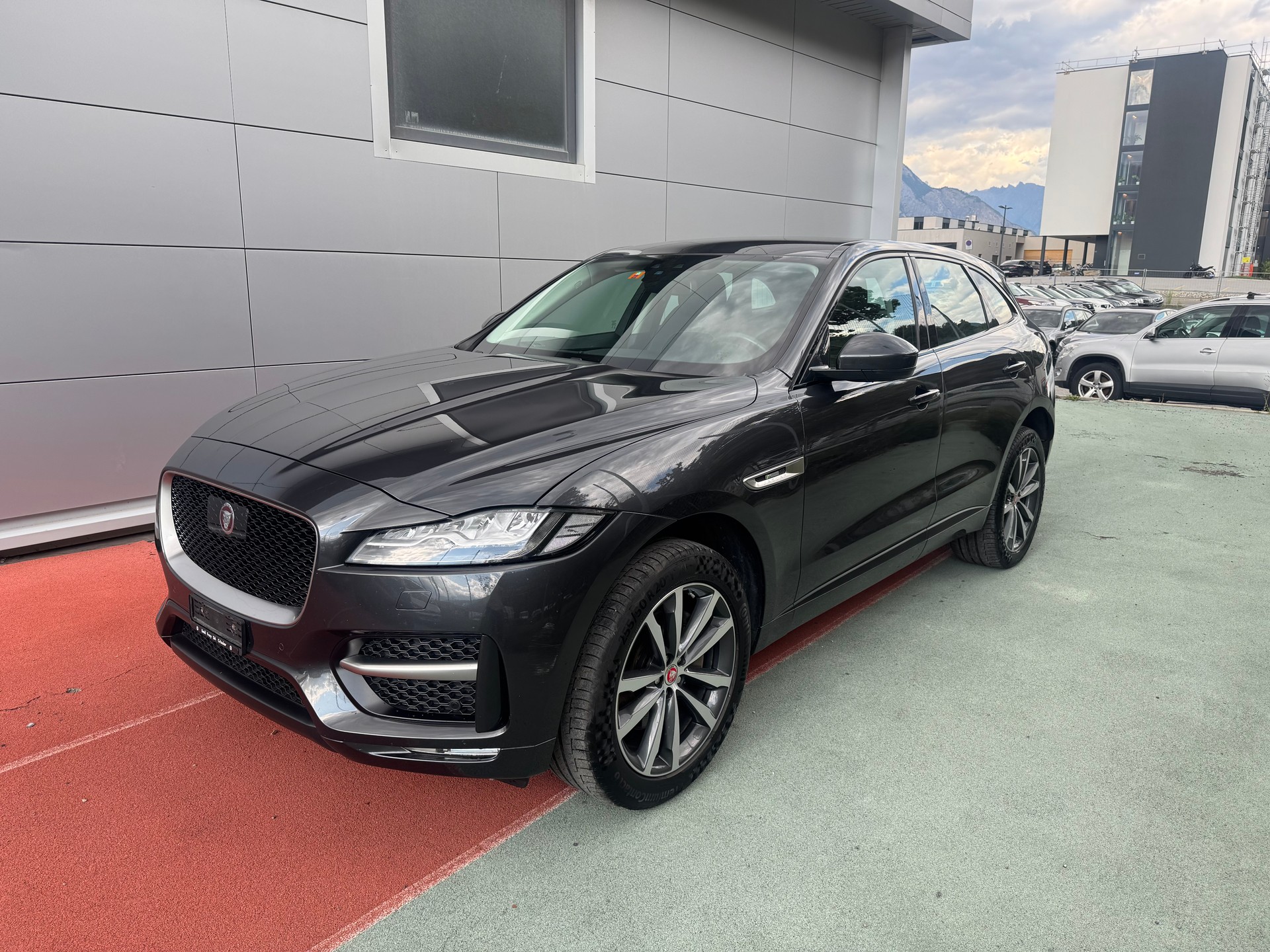 JAGUAR F-Pace 3.0 V6 Pure AWD Automatik-image-1
