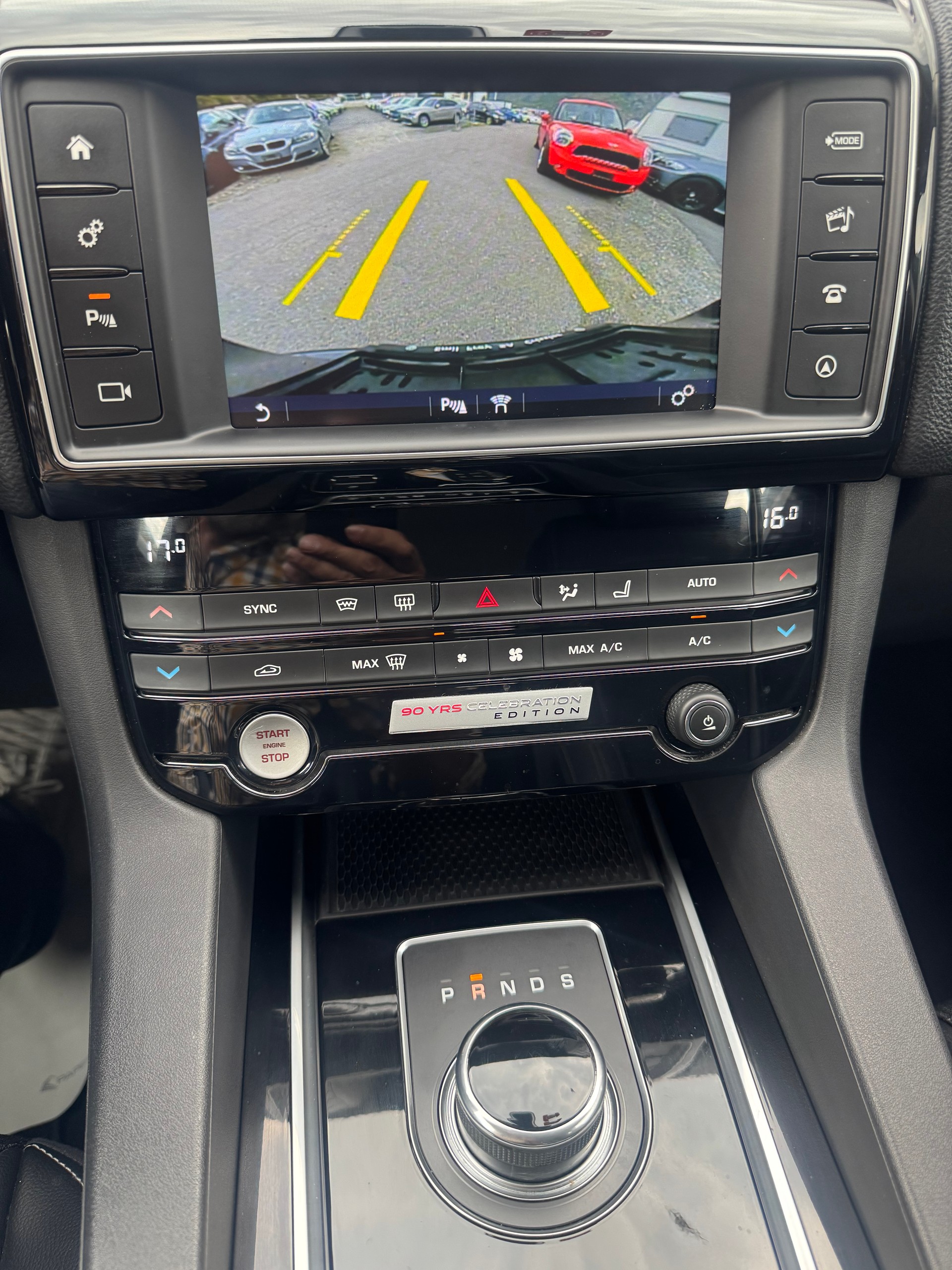 JAGUAR F-Pace 3.0 V6 Pure AWD Automatik-image-13