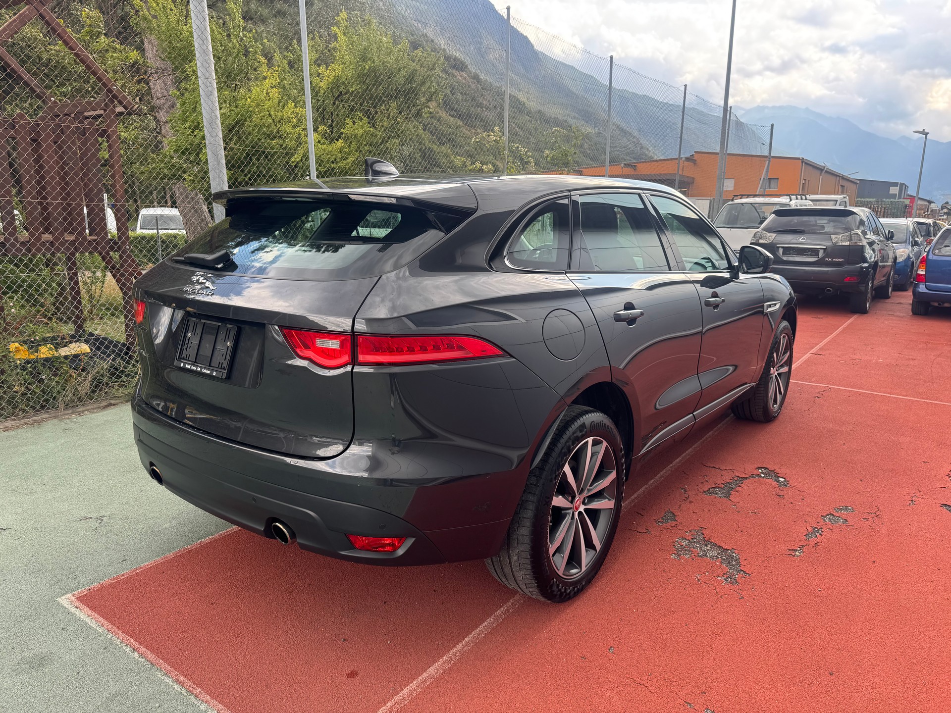 JAGUAR F-Pace 3.0 V6 Pure AWD Automatik-image-4