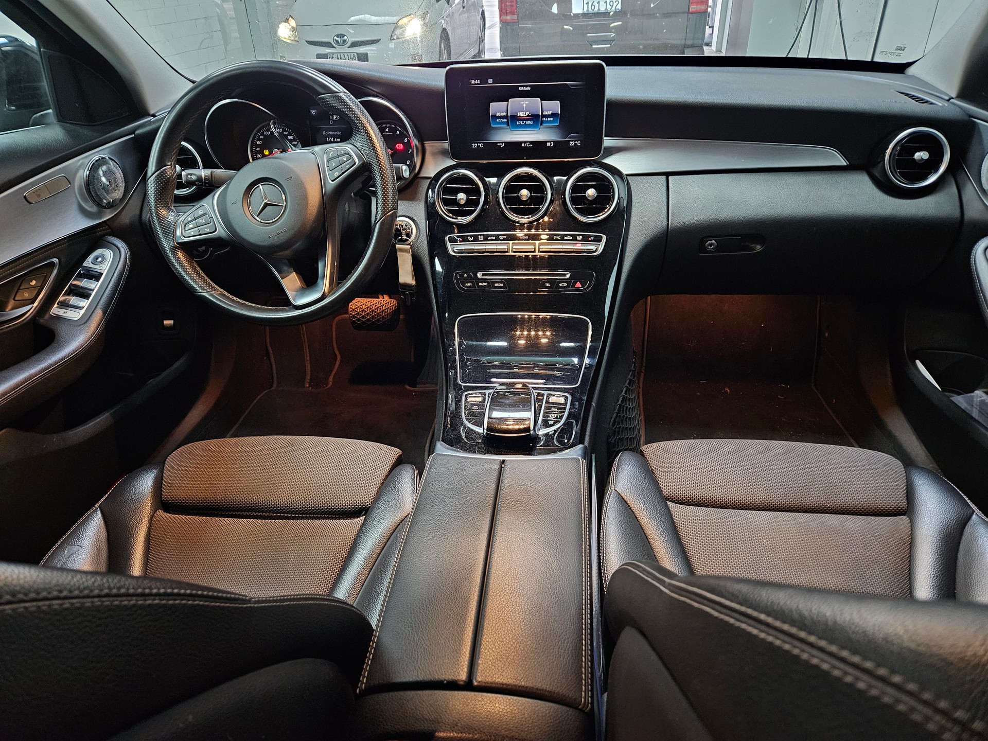 MERCEDES-BENZ C 180 Exclusive 7G-Tronic-image-11