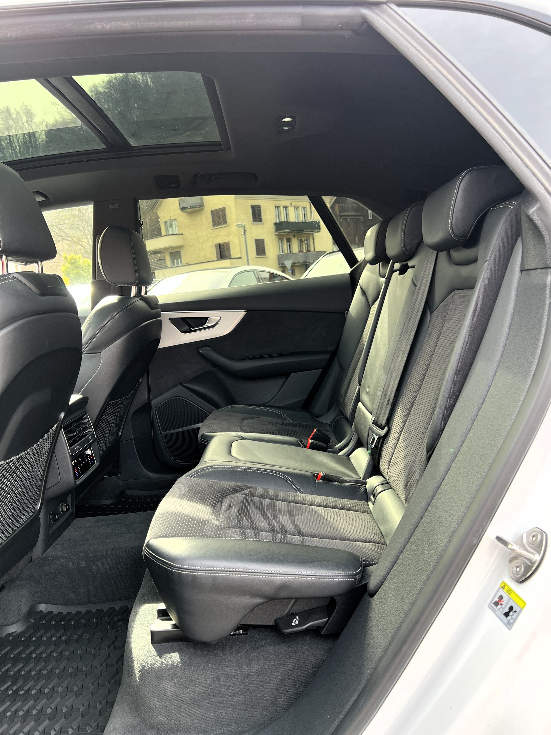 AUDI Q8 50 TDI quattro tiptronic-image-12