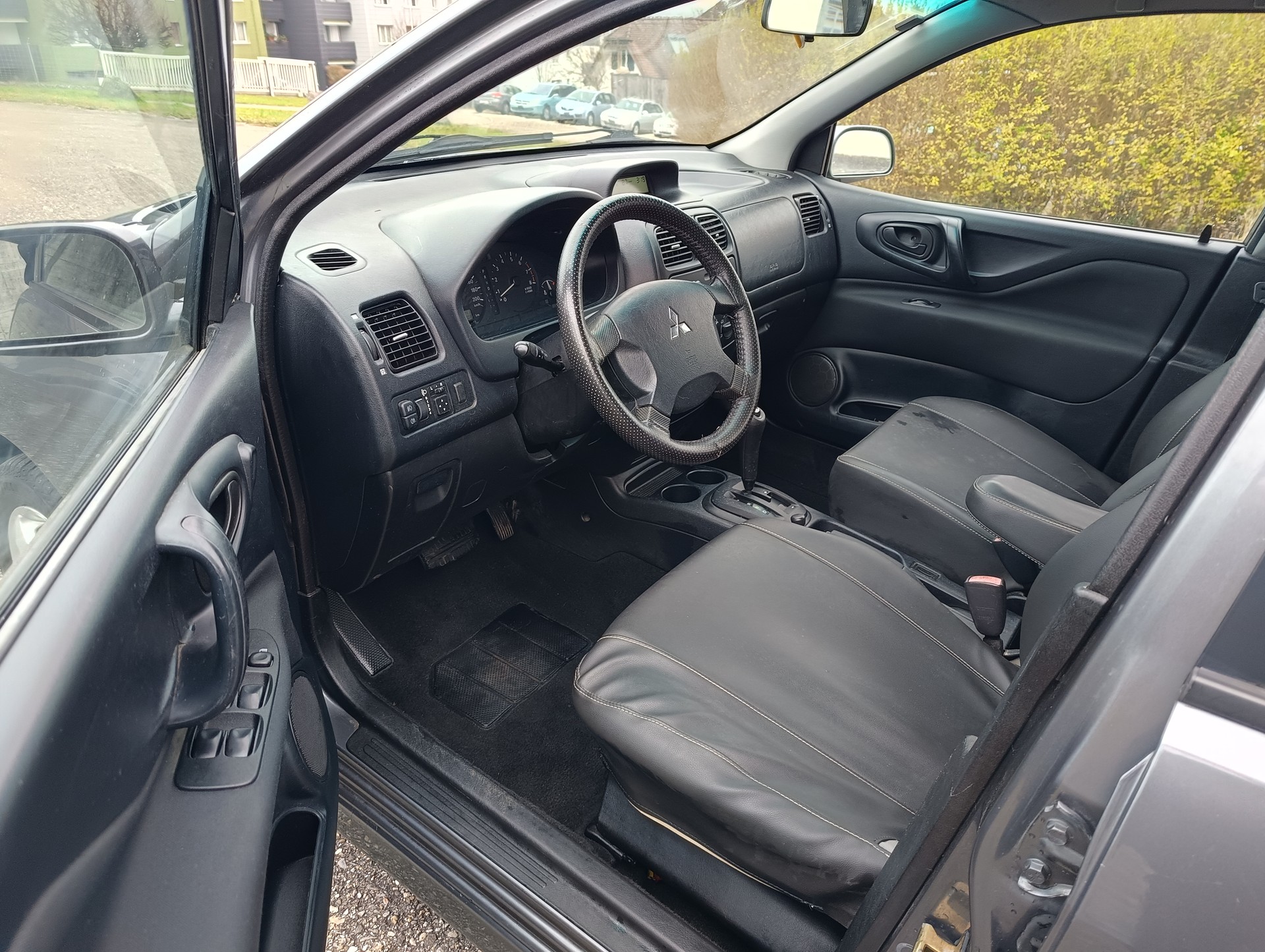 MITSUBISHI Space Star 1.8 16V Premium-image-7