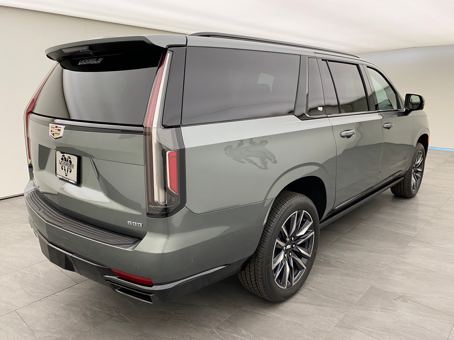 CADILLAC Escalade 6.2 ESV Platinum Sport AWD-showroom-element-3
