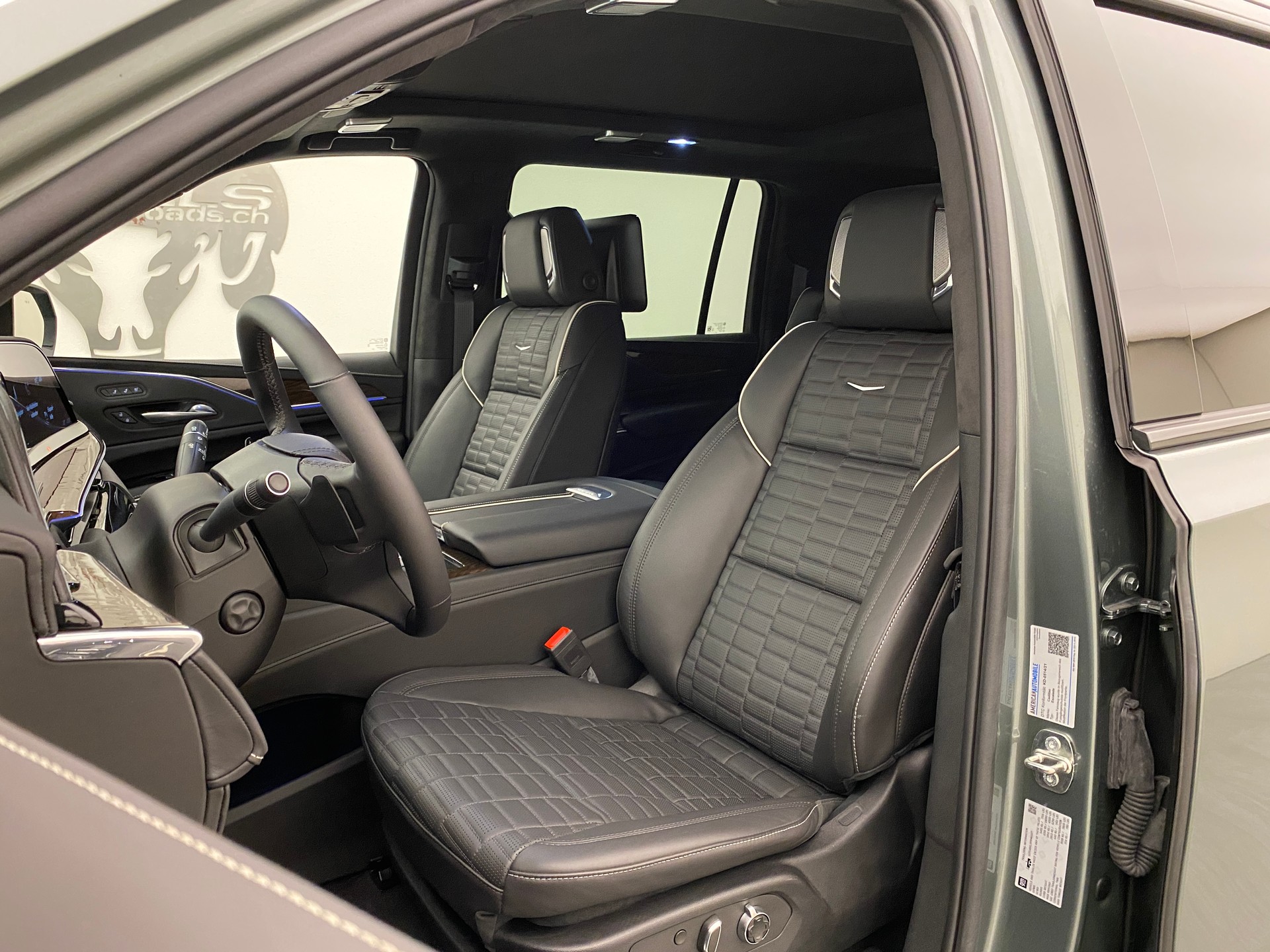 CADILLAC Escalade 6.2 ESV Platinum Sport AWD-image-8