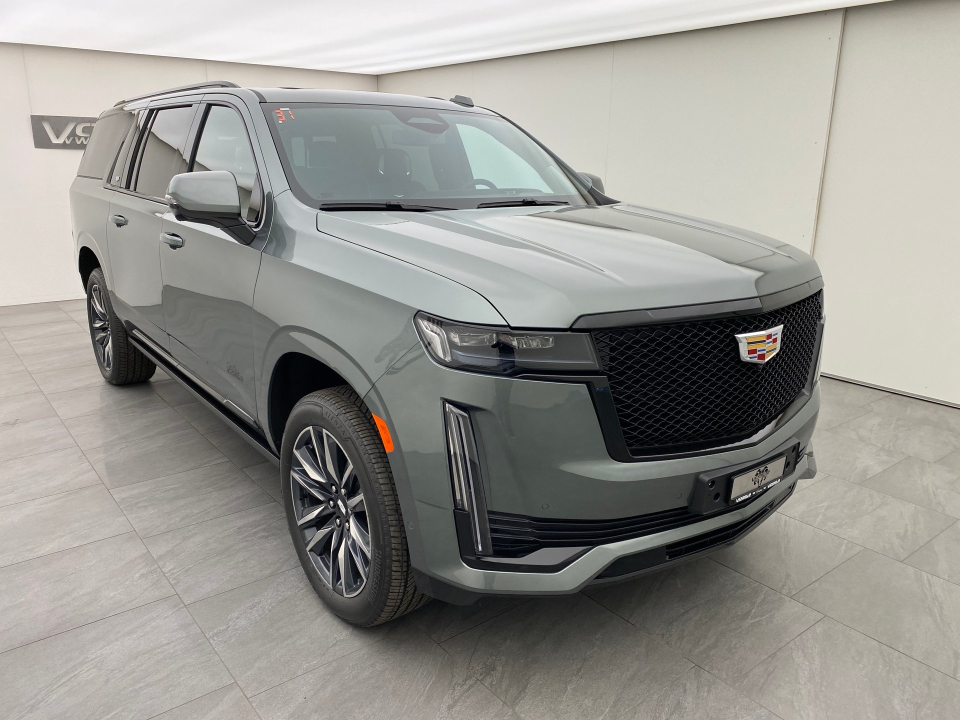 CADILLAC Escalade 6.2 ESV Platinum Sport AWD-showroom-element-2