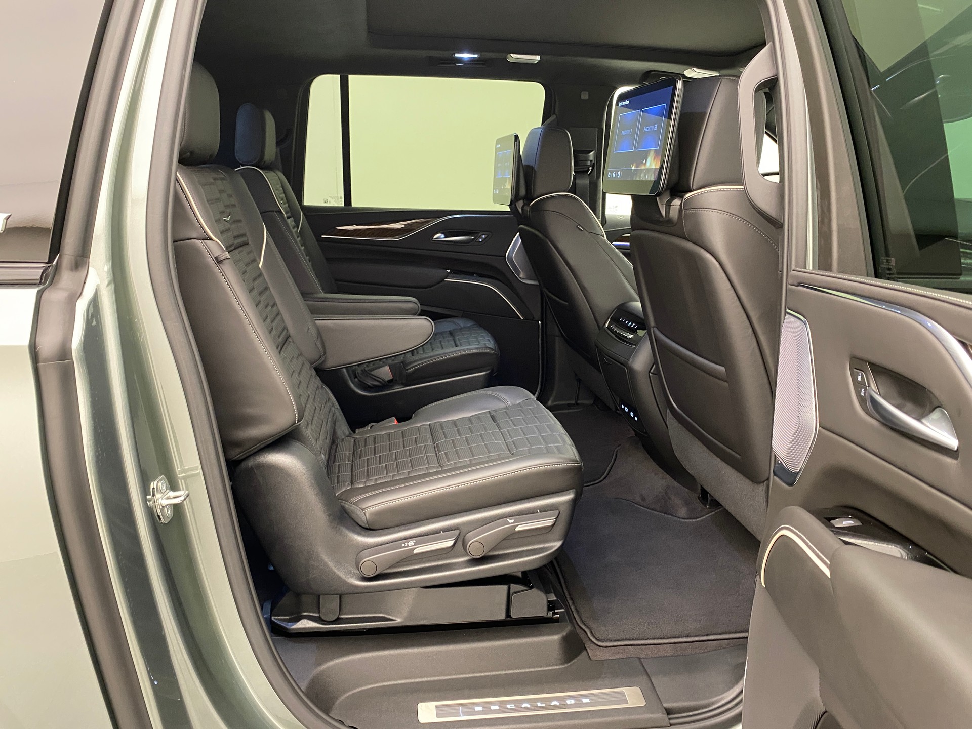 CADILLAC Escalade 6.2 ESV Platinum Sport AWD-image-12