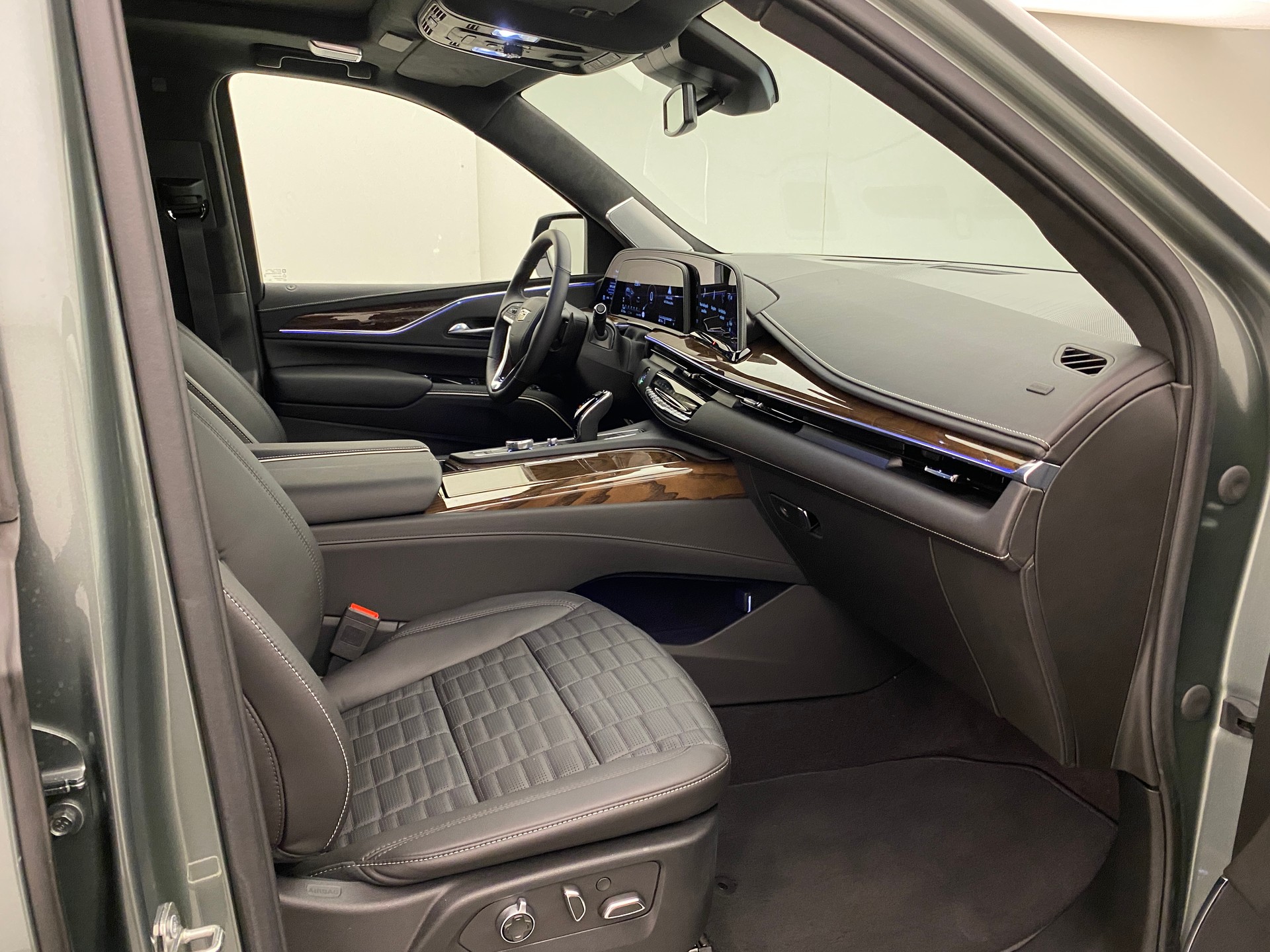 CADILLAC Escalade 6.2 ESV Platinum Sport AWD-image-11